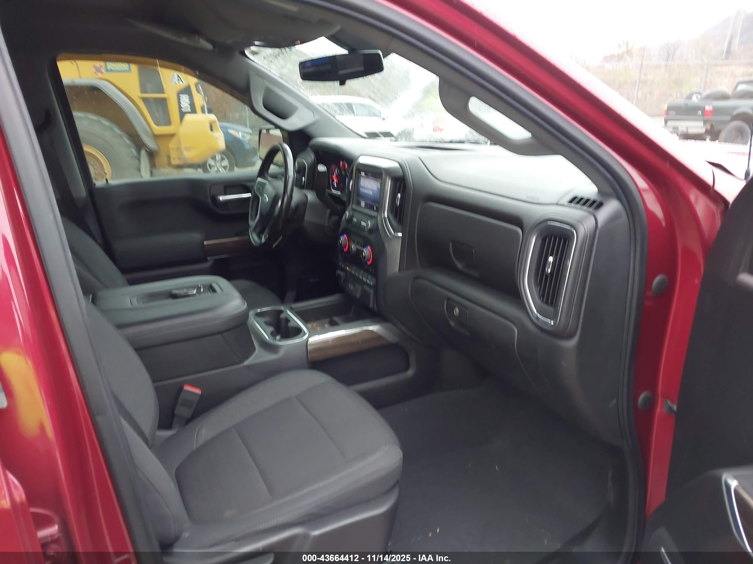 CHEVROLET SILVERADO image 5