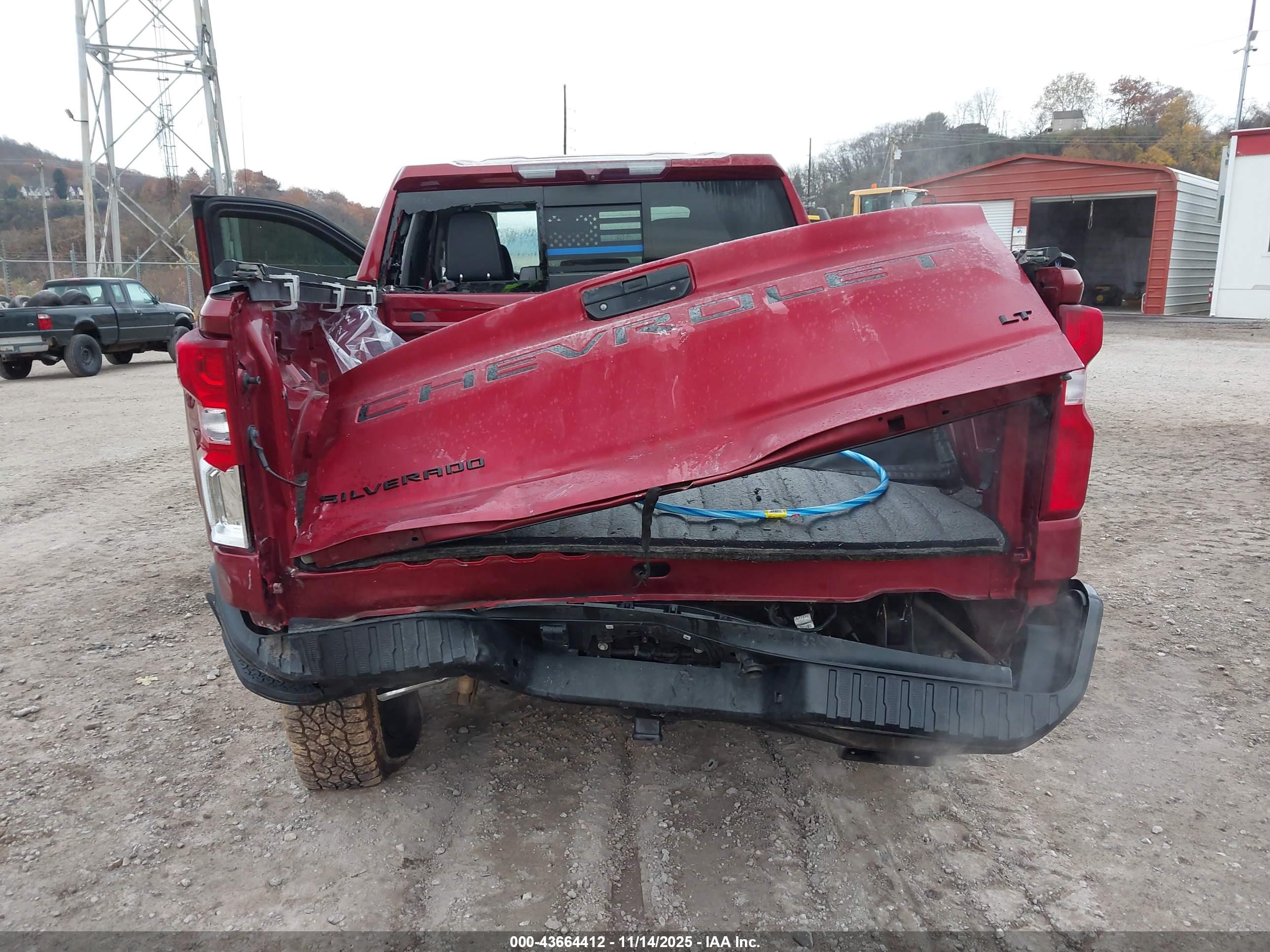 CHEVROLET SILVERADO image 6