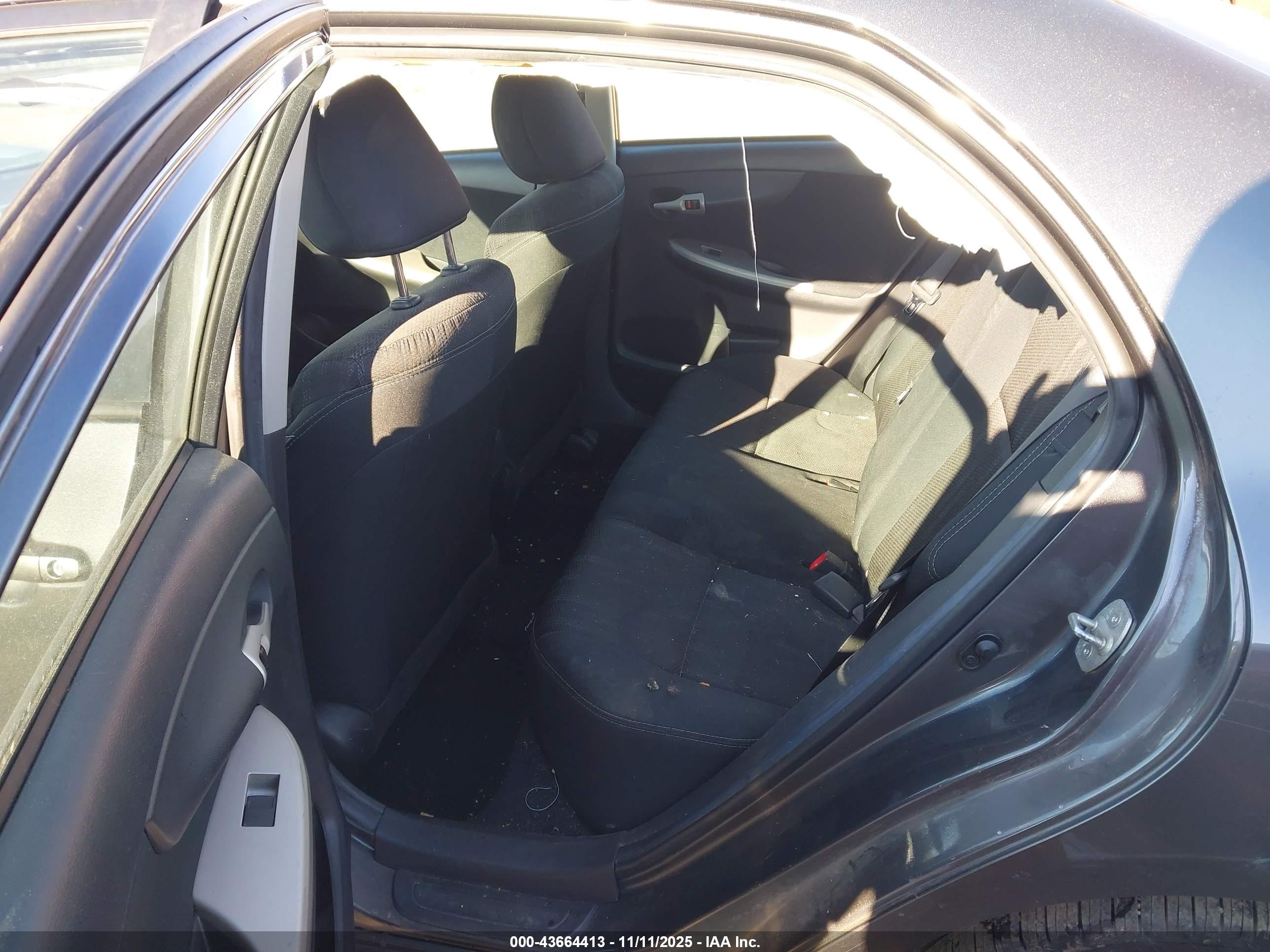 TOYOTA COROLLA image 8