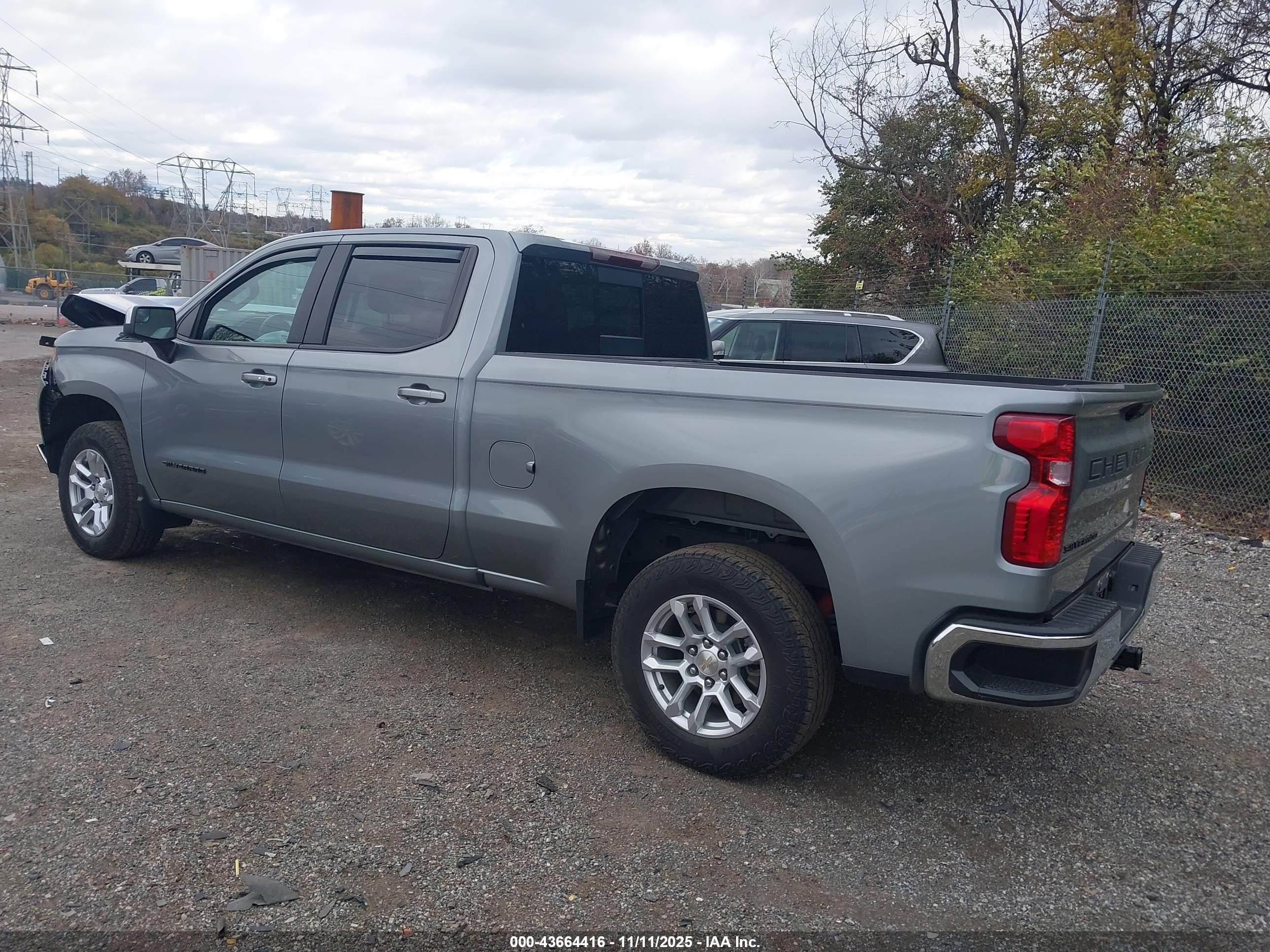 CHEVROLET SILVERADO image 3