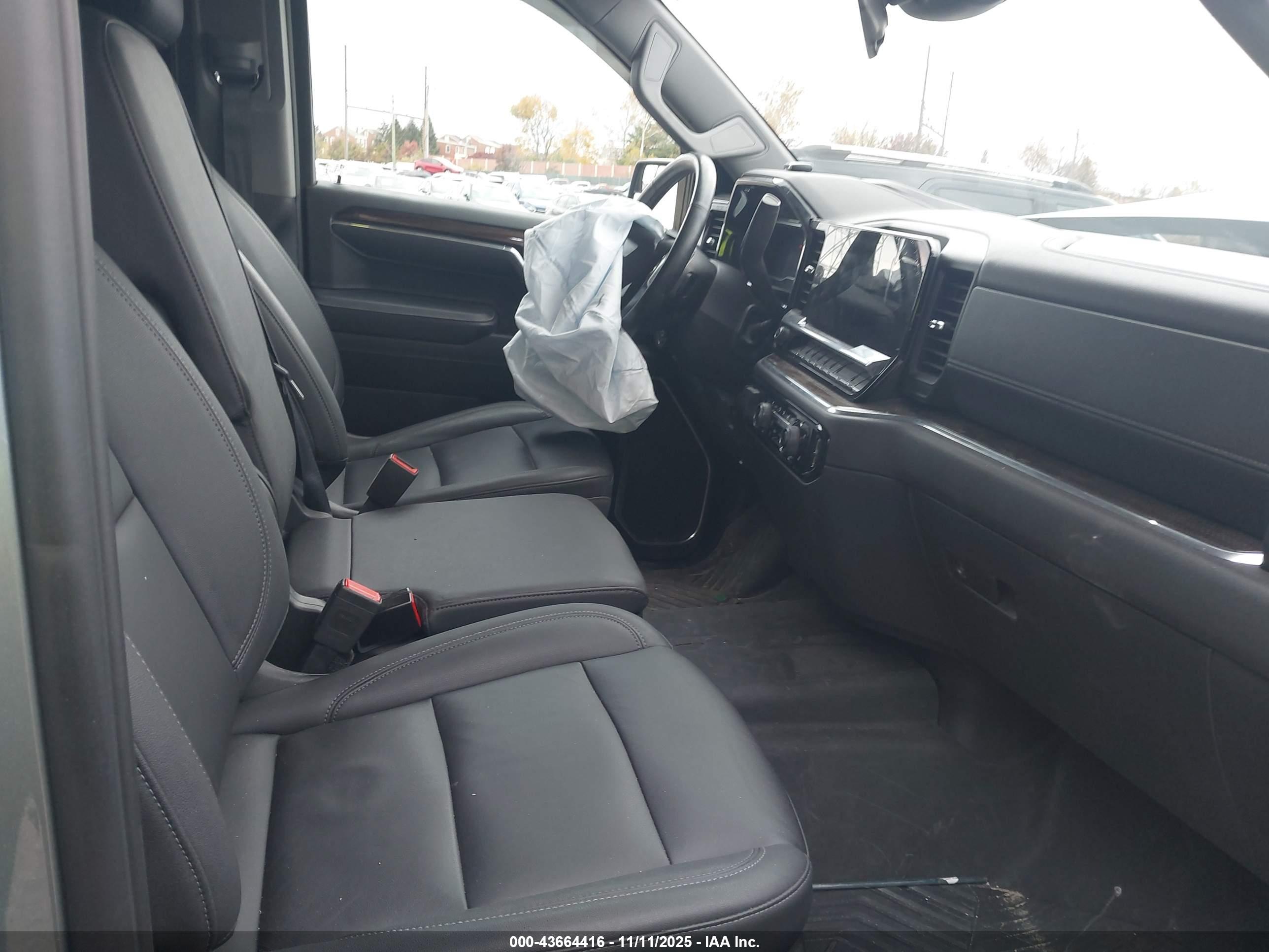 CHEVROLET SILVERADO image 5