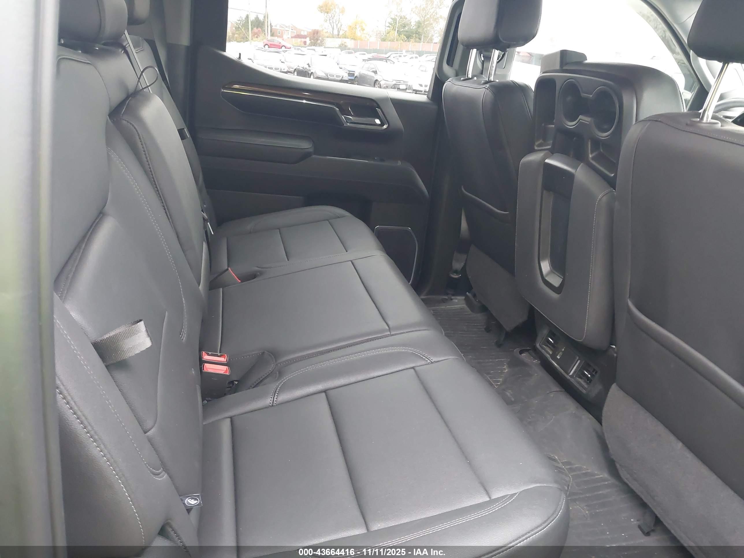 CHEVROLET SILVERADO image 8