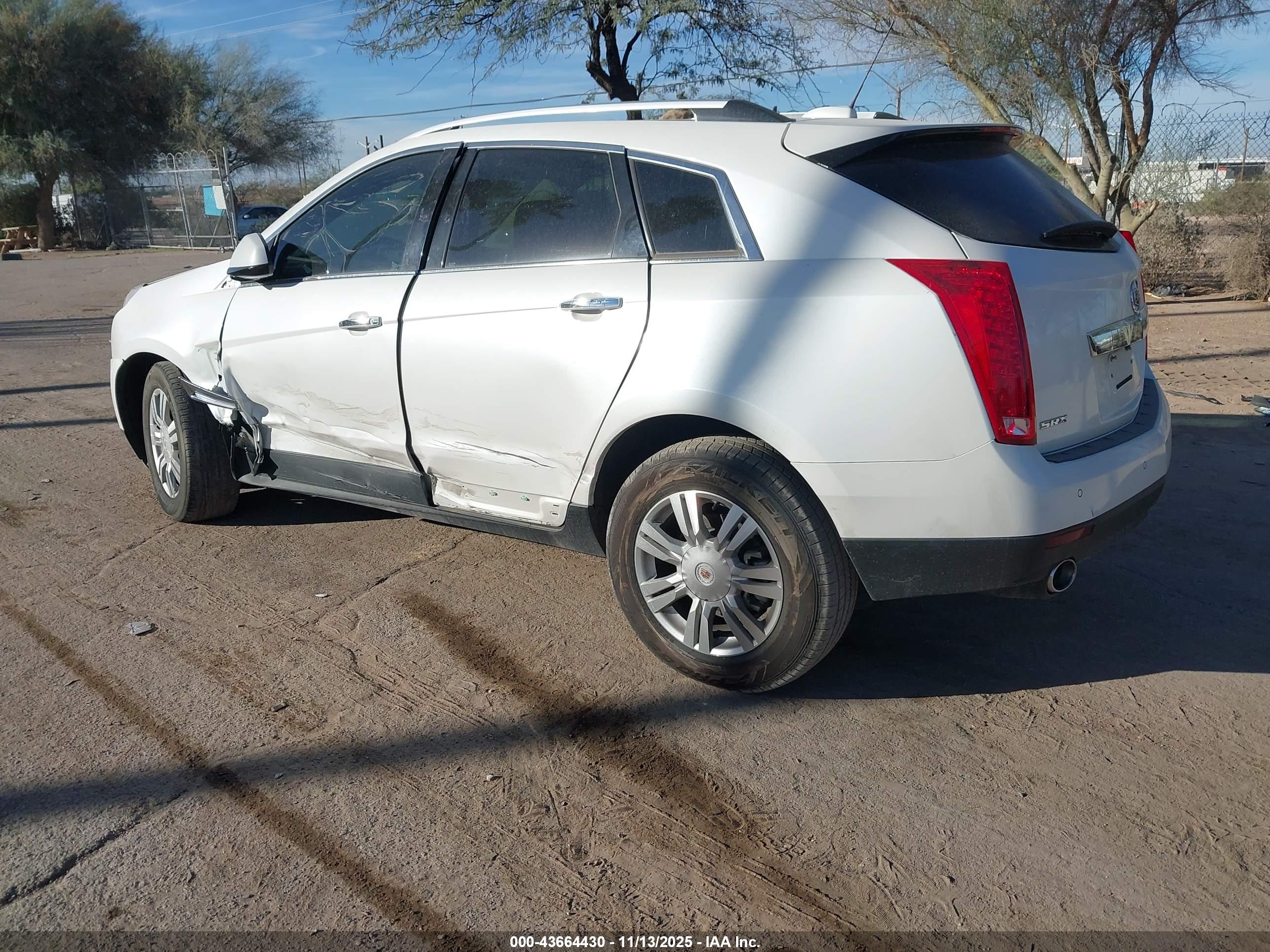 CADILLAC SRX image 3