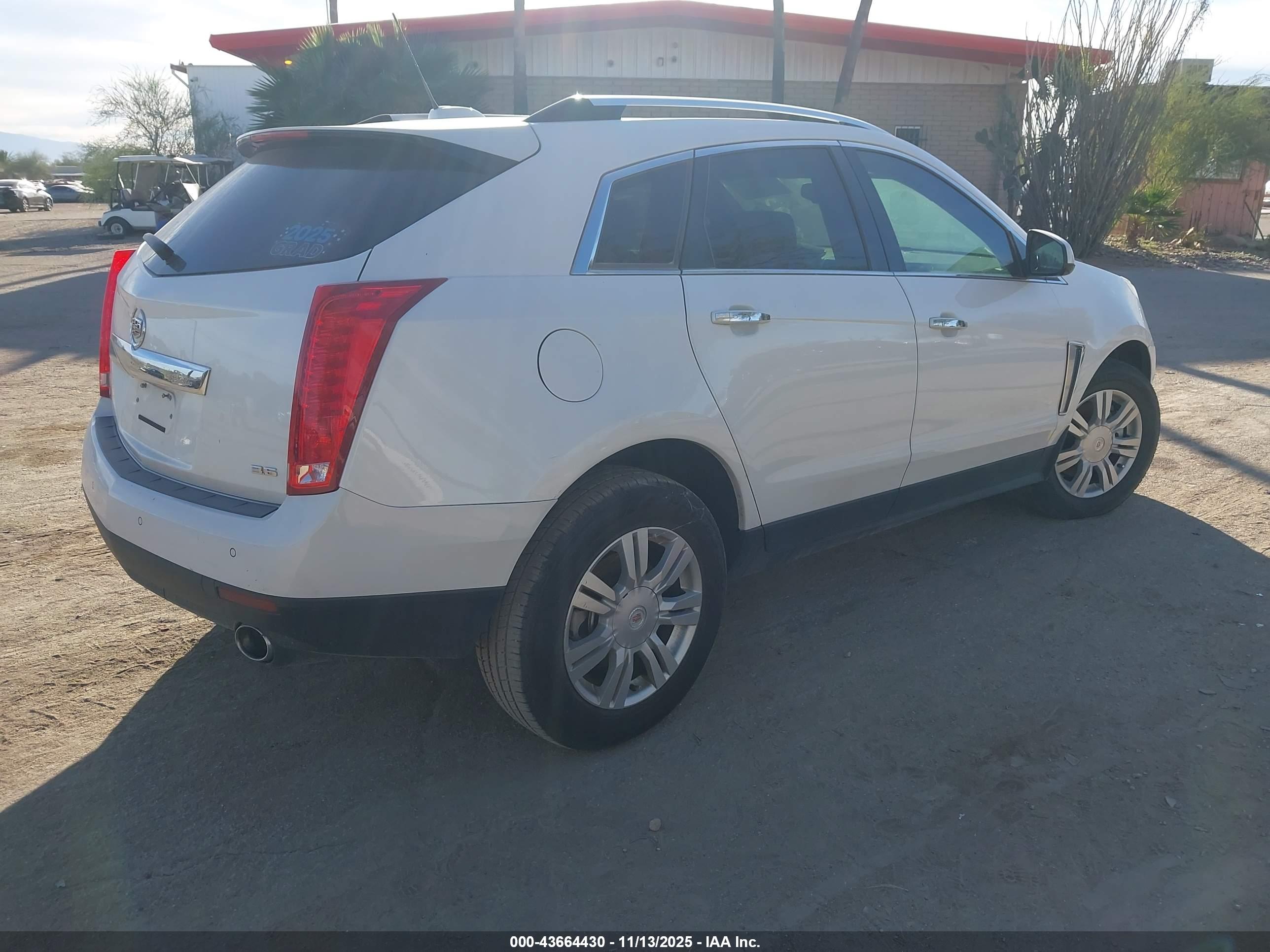 CADILLAC SRX image 4
