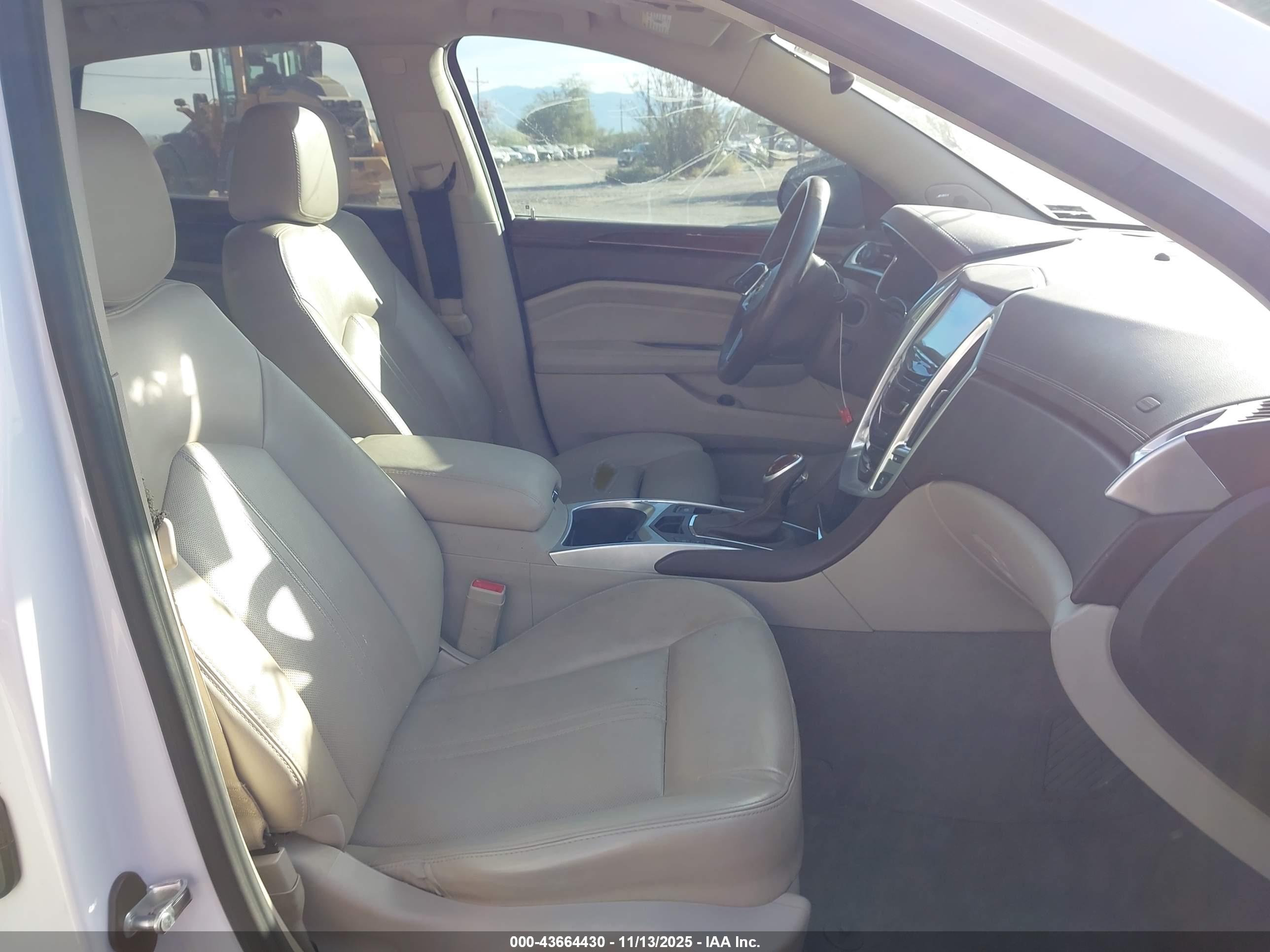 CADILLAC SRX image 5