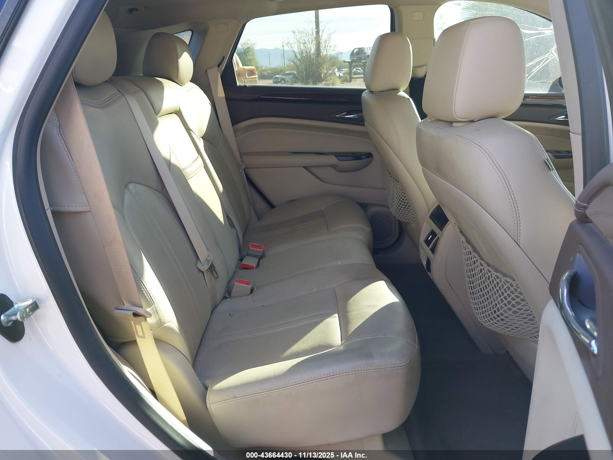 CADILLAC SRX image 8