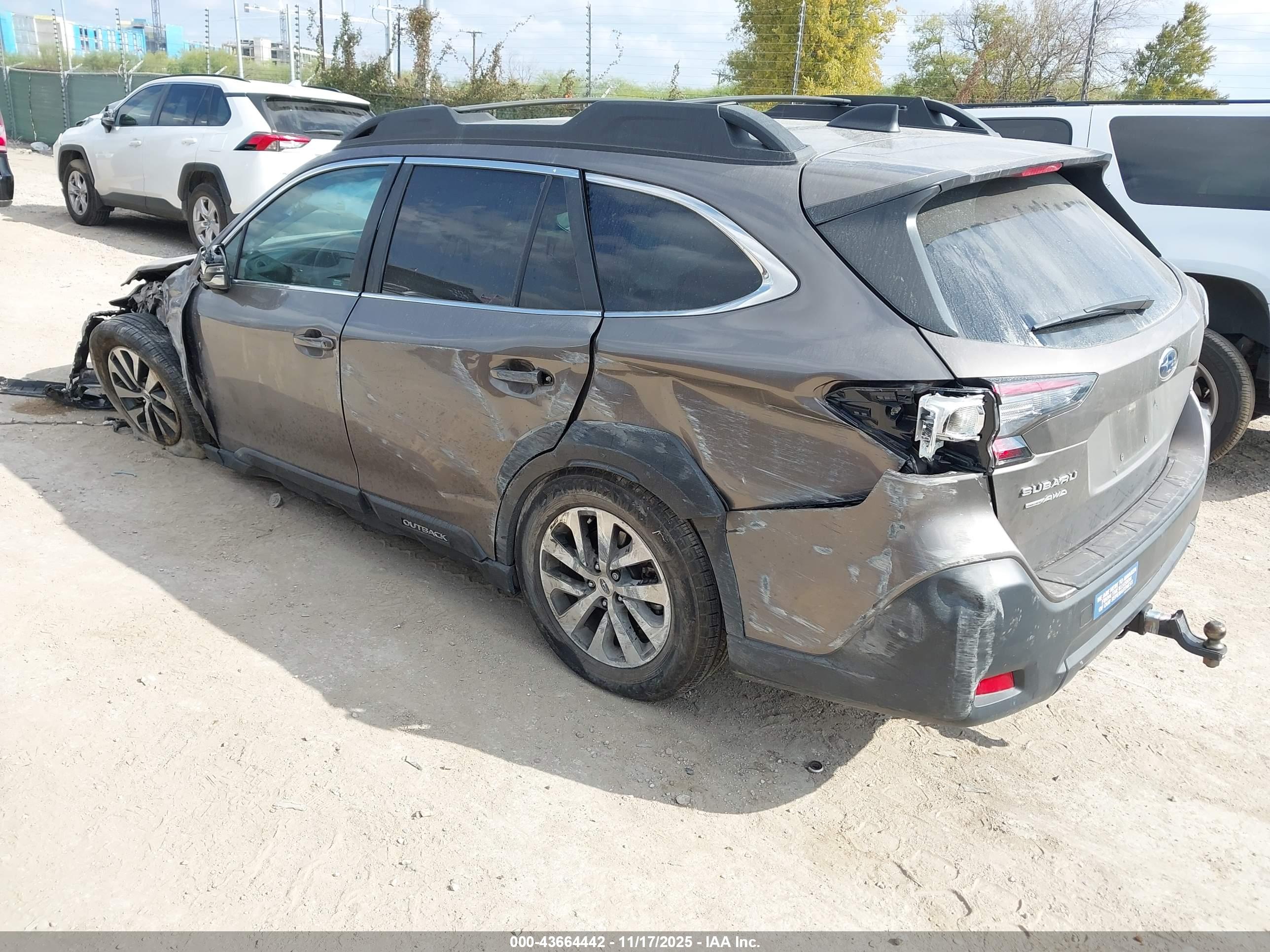 SUBARU OUTBACK image 3