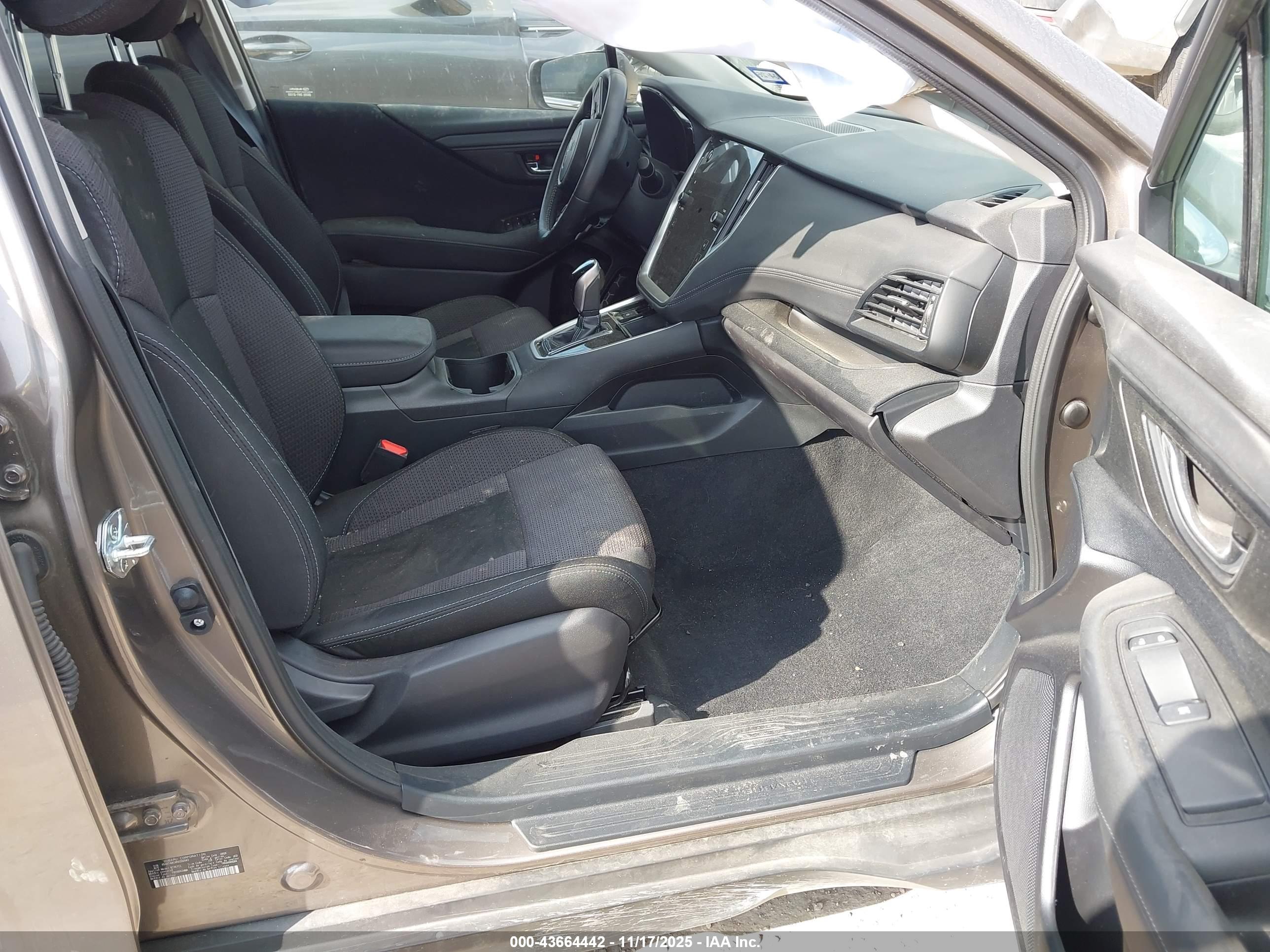 SUBARU OUTBACK image 5