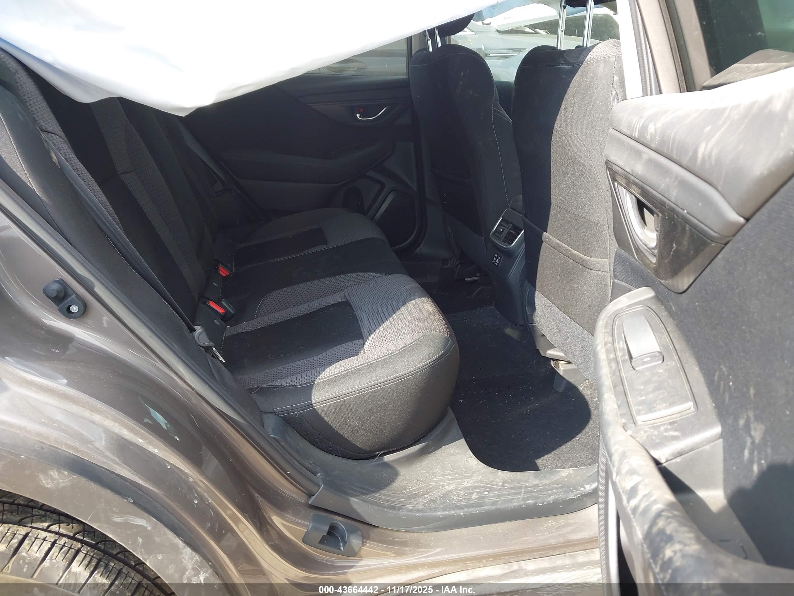 SUBARU OUTBACK image 8