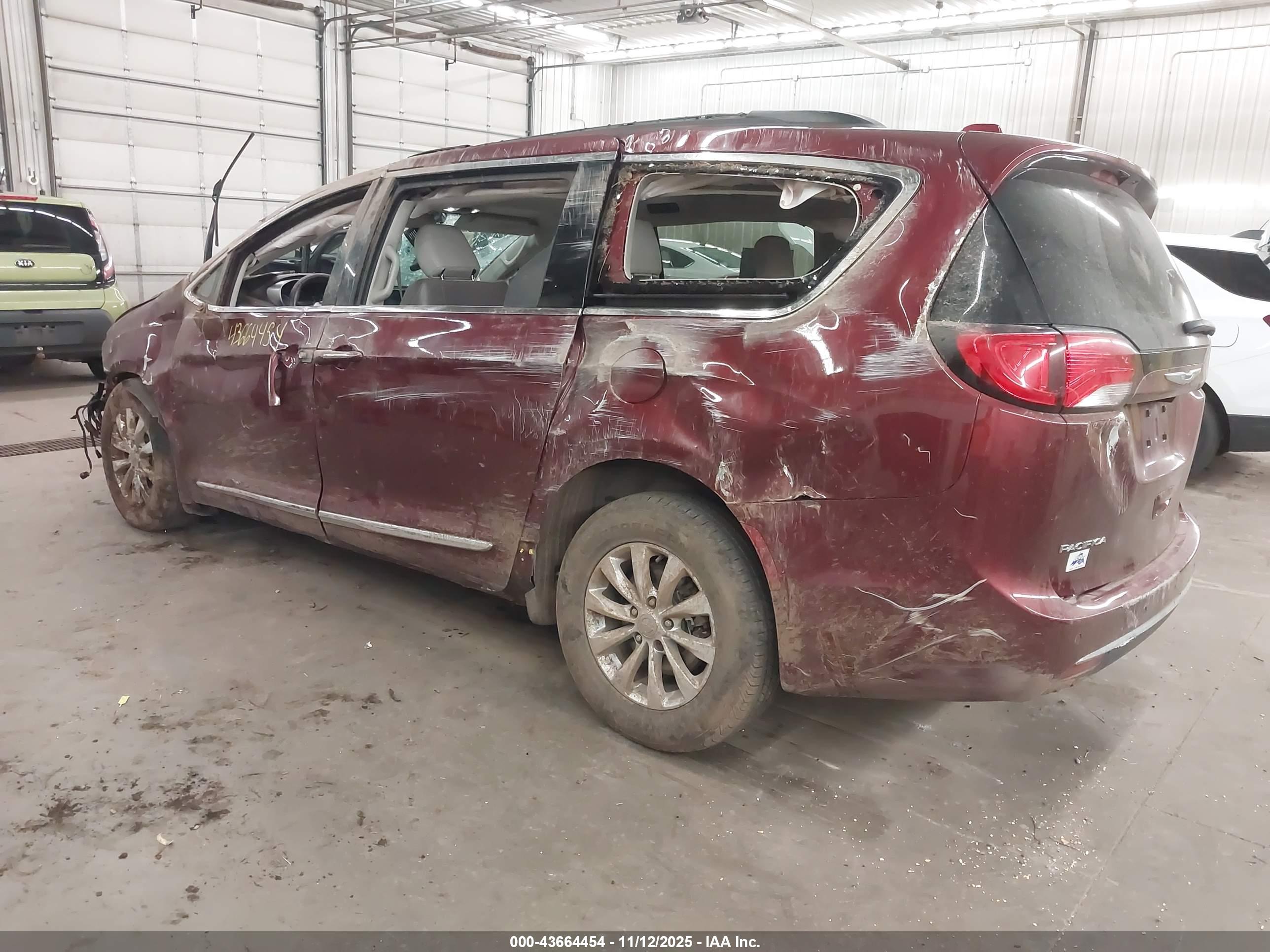 CHRYSLER PACIFICA image 3