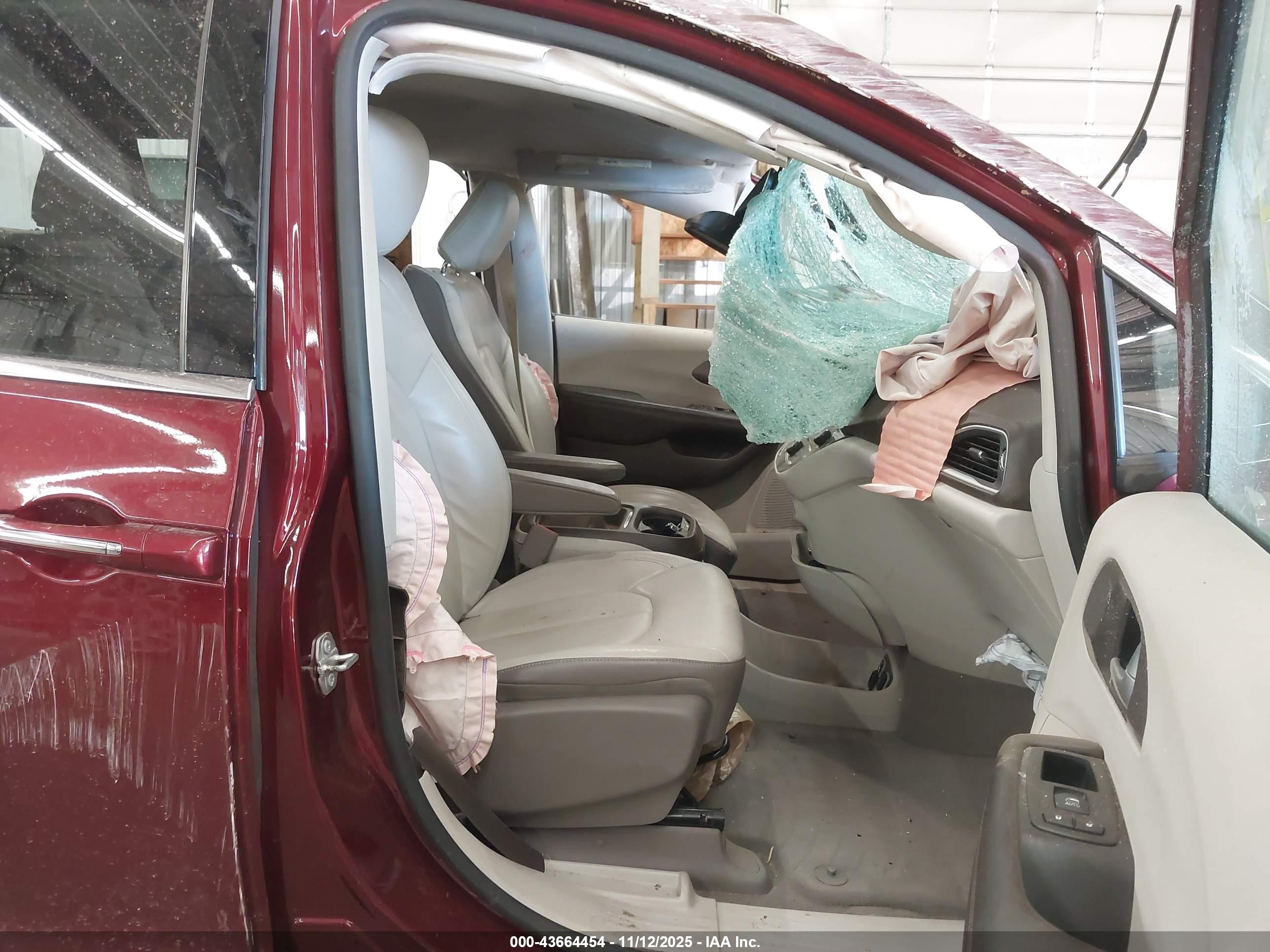 CHRYSLER PACIFICA image 5