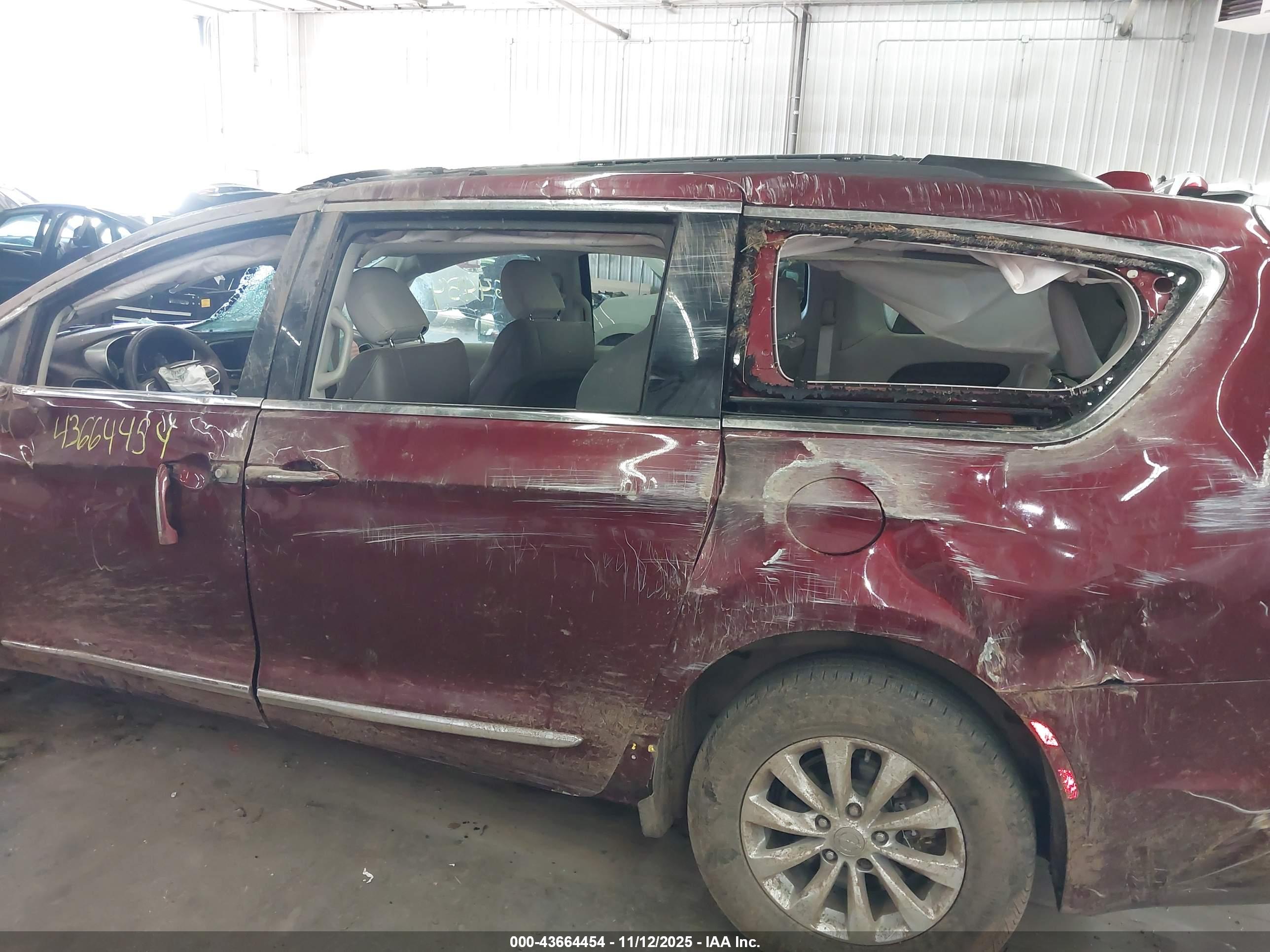 CHRYSLER PACIFICA image 6