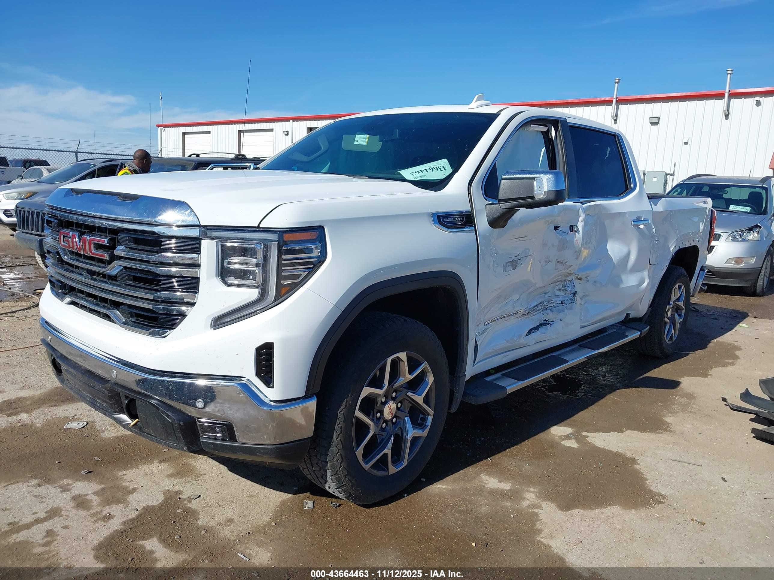 GMC SIERRA image 2