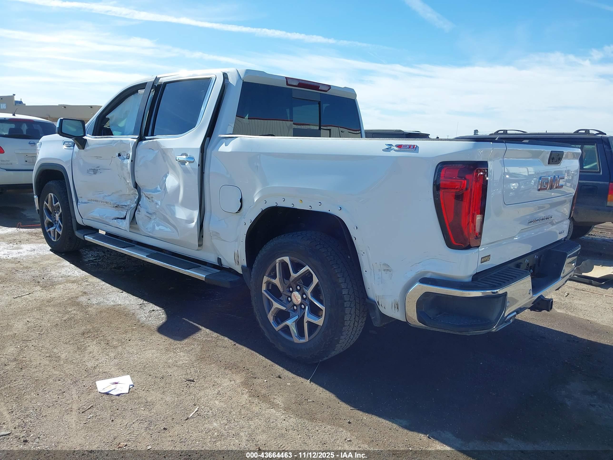 GMC SIERRA image 3