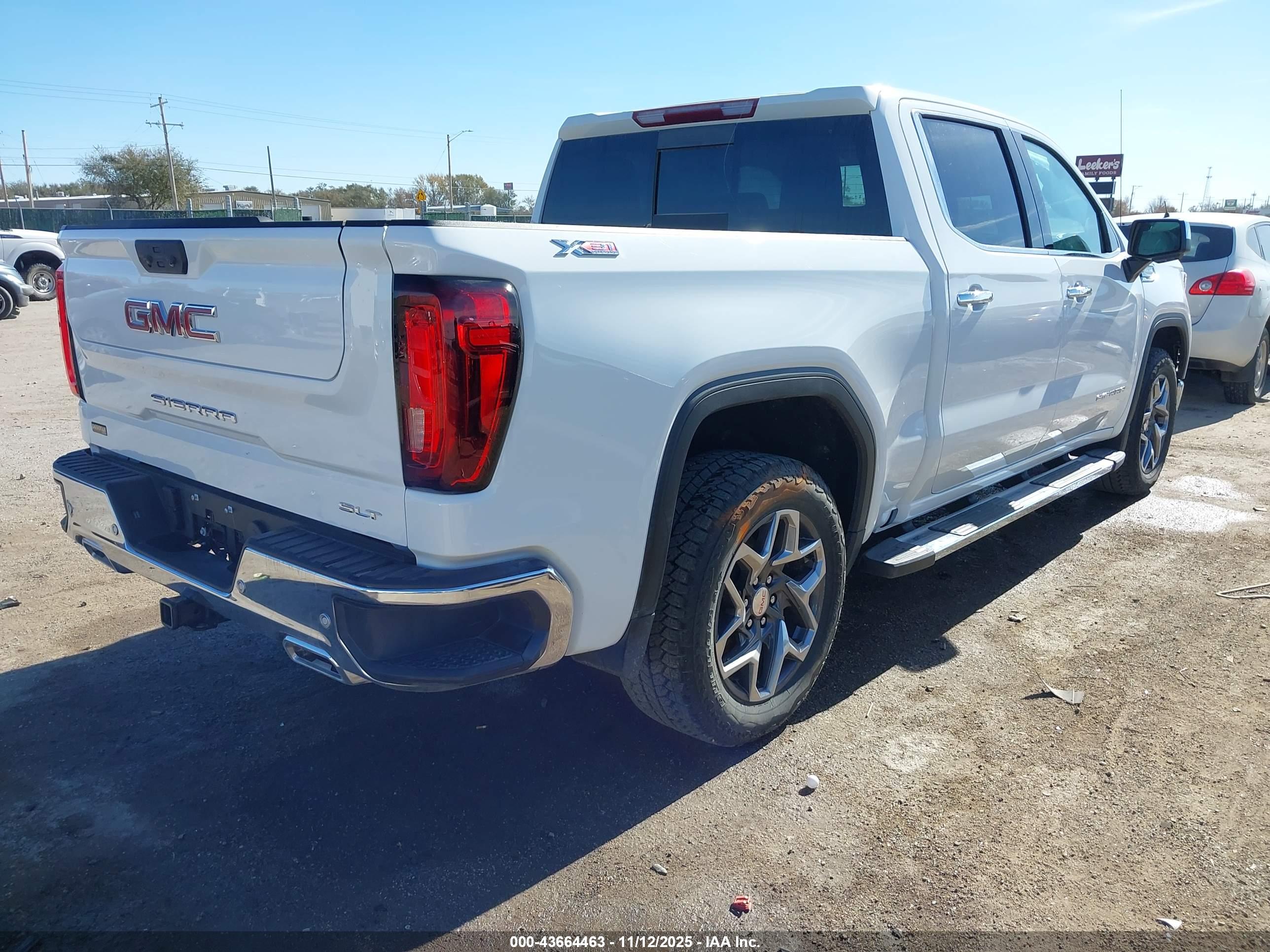 GMC SIERRA image 4