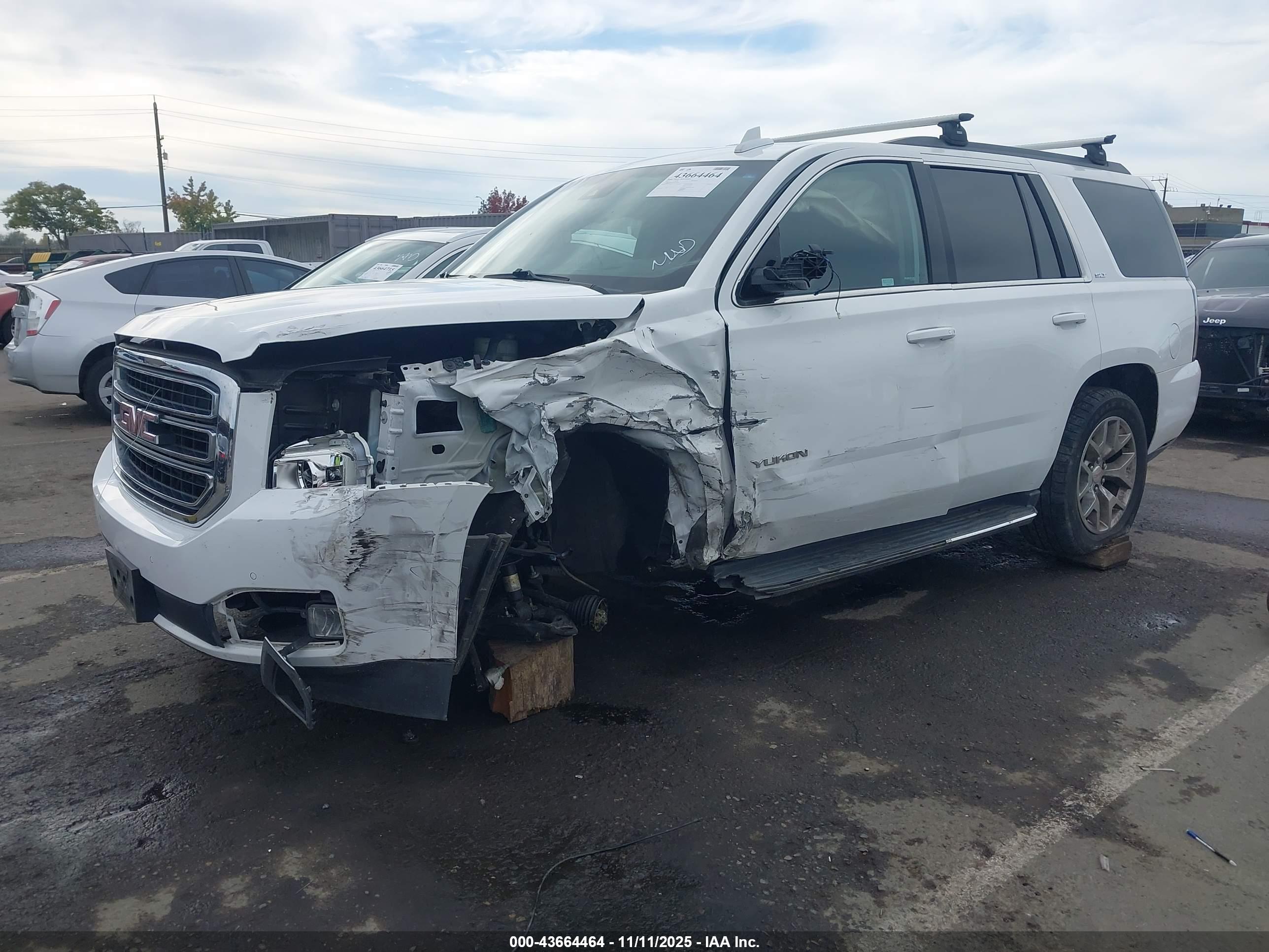 GMC YUKON image 2