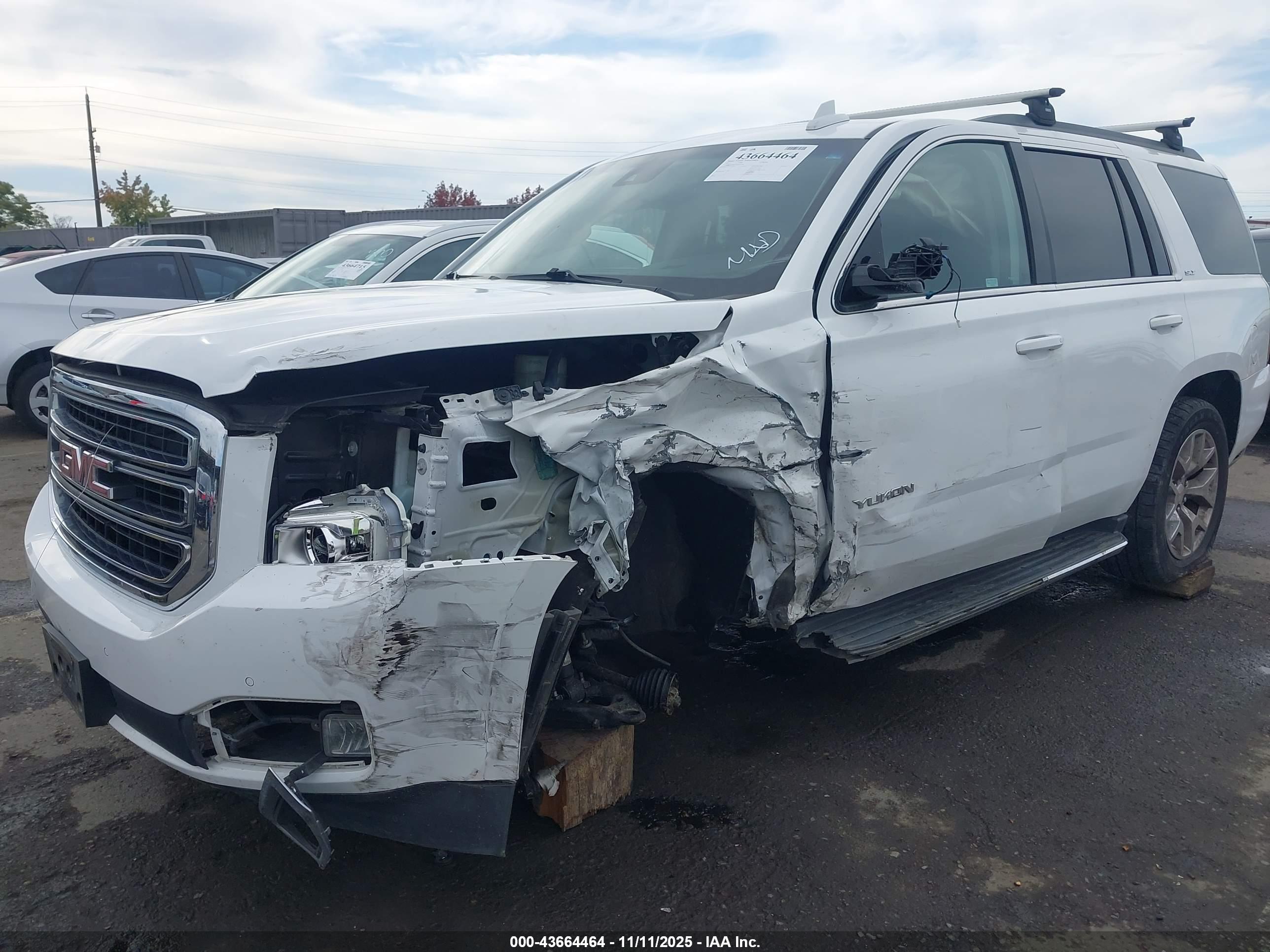 GMC YUKON image 6