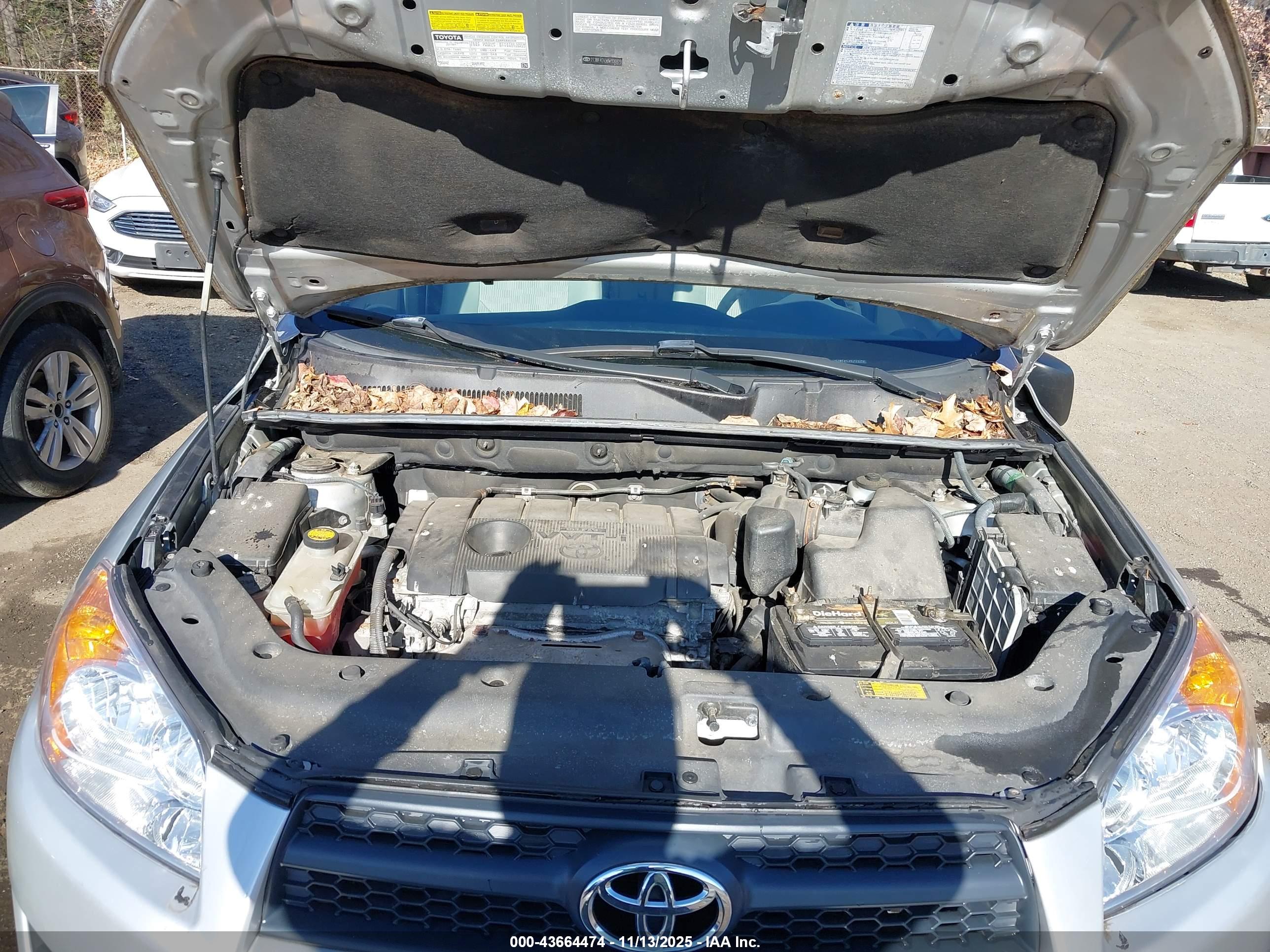 TOYOTA RAV4 image 10
