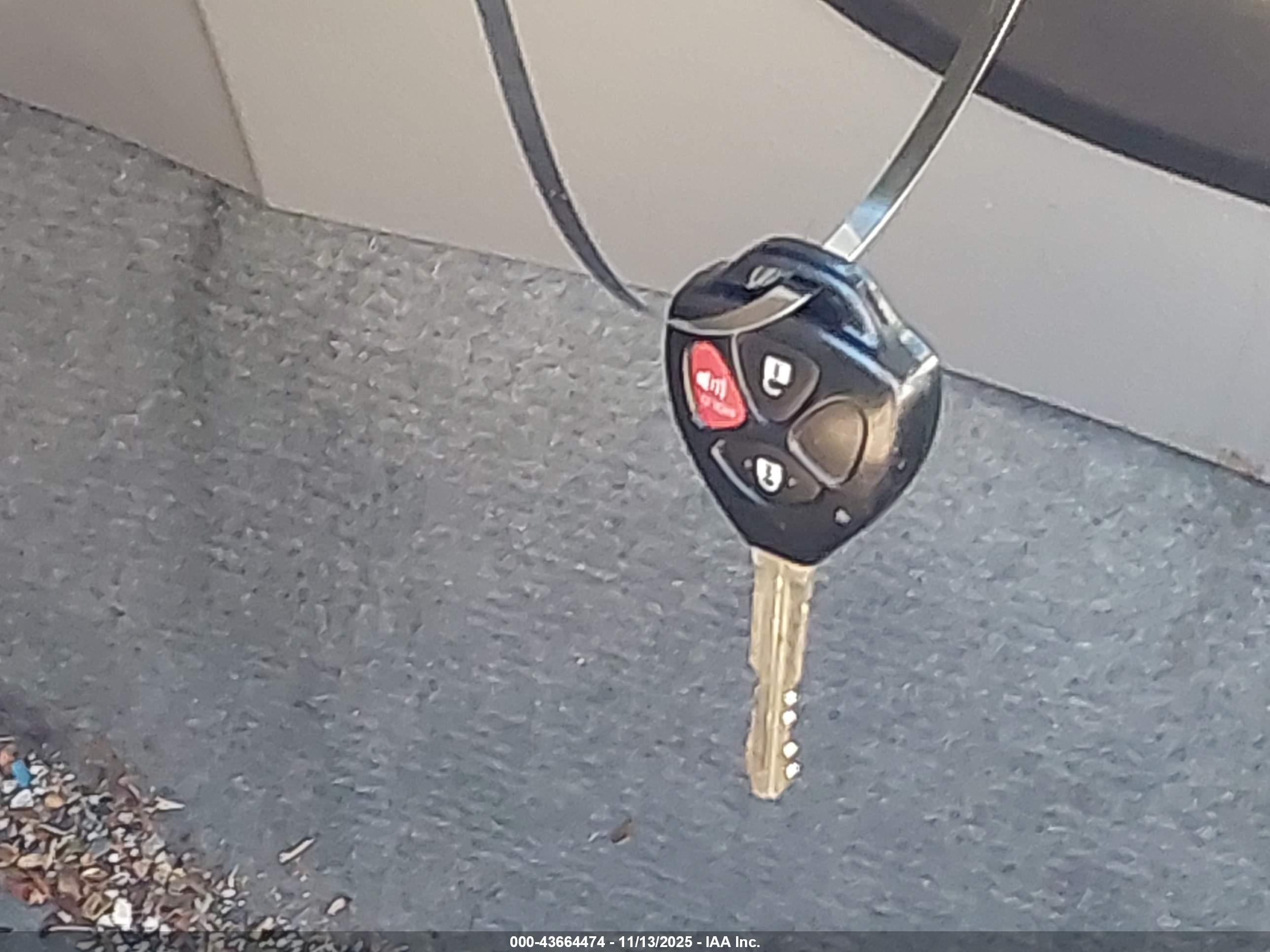 TOYOTA RAV4 image 11