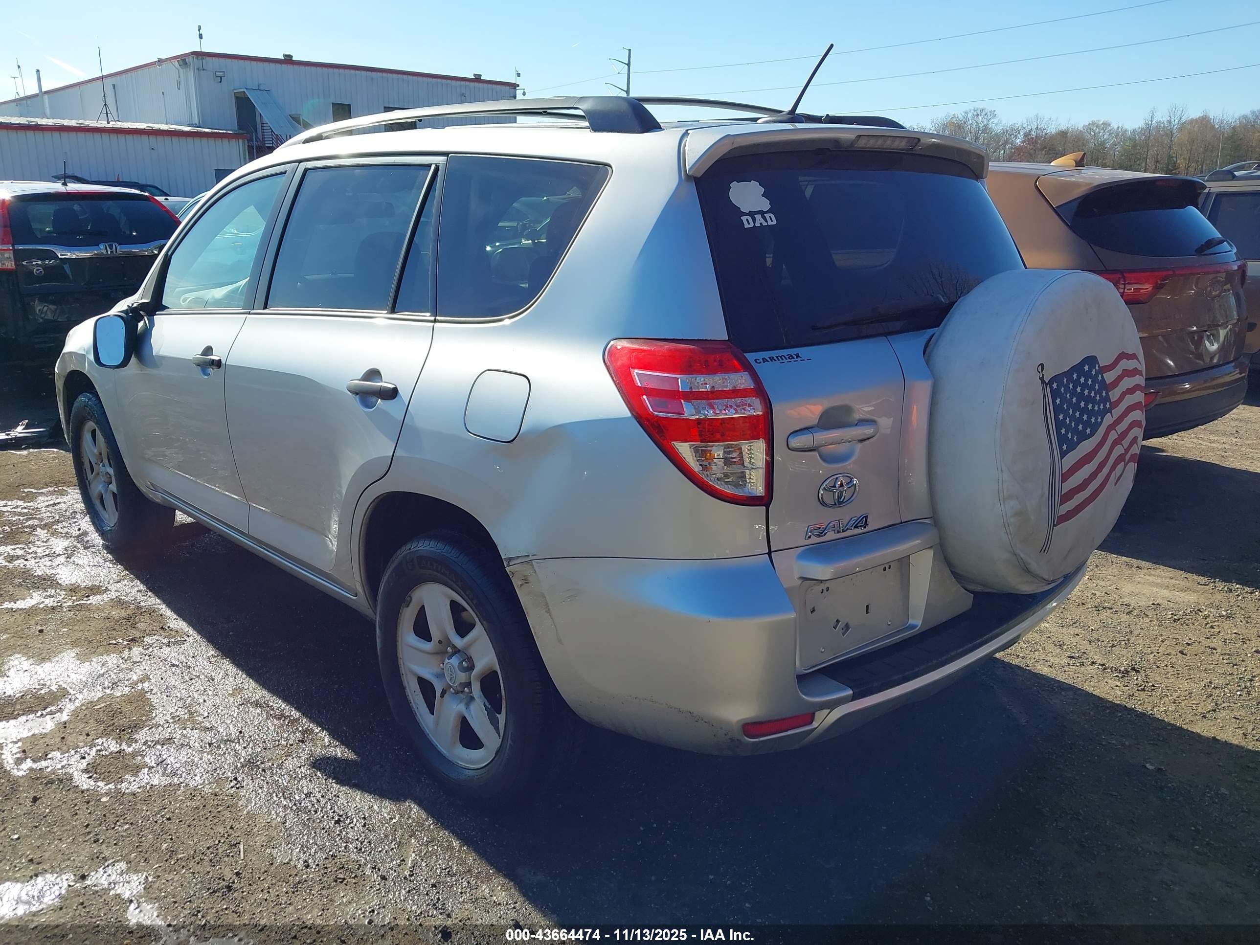 TOYOTA RAV4 image 3