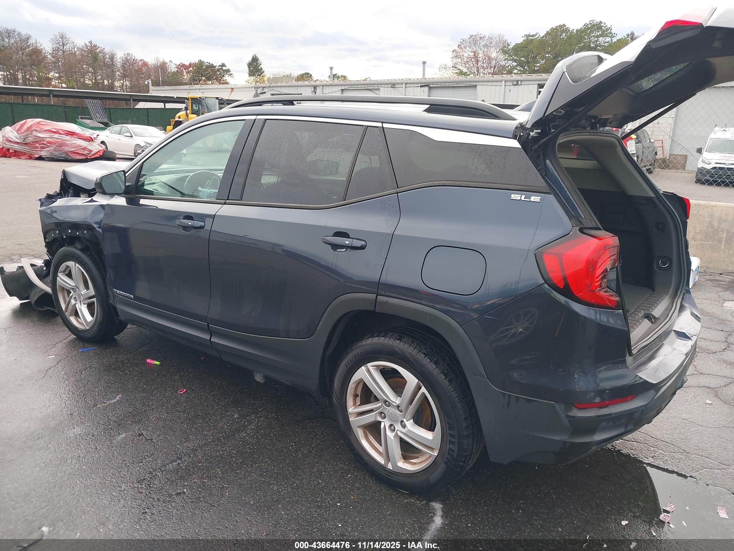 GMC TERRAIN image 3