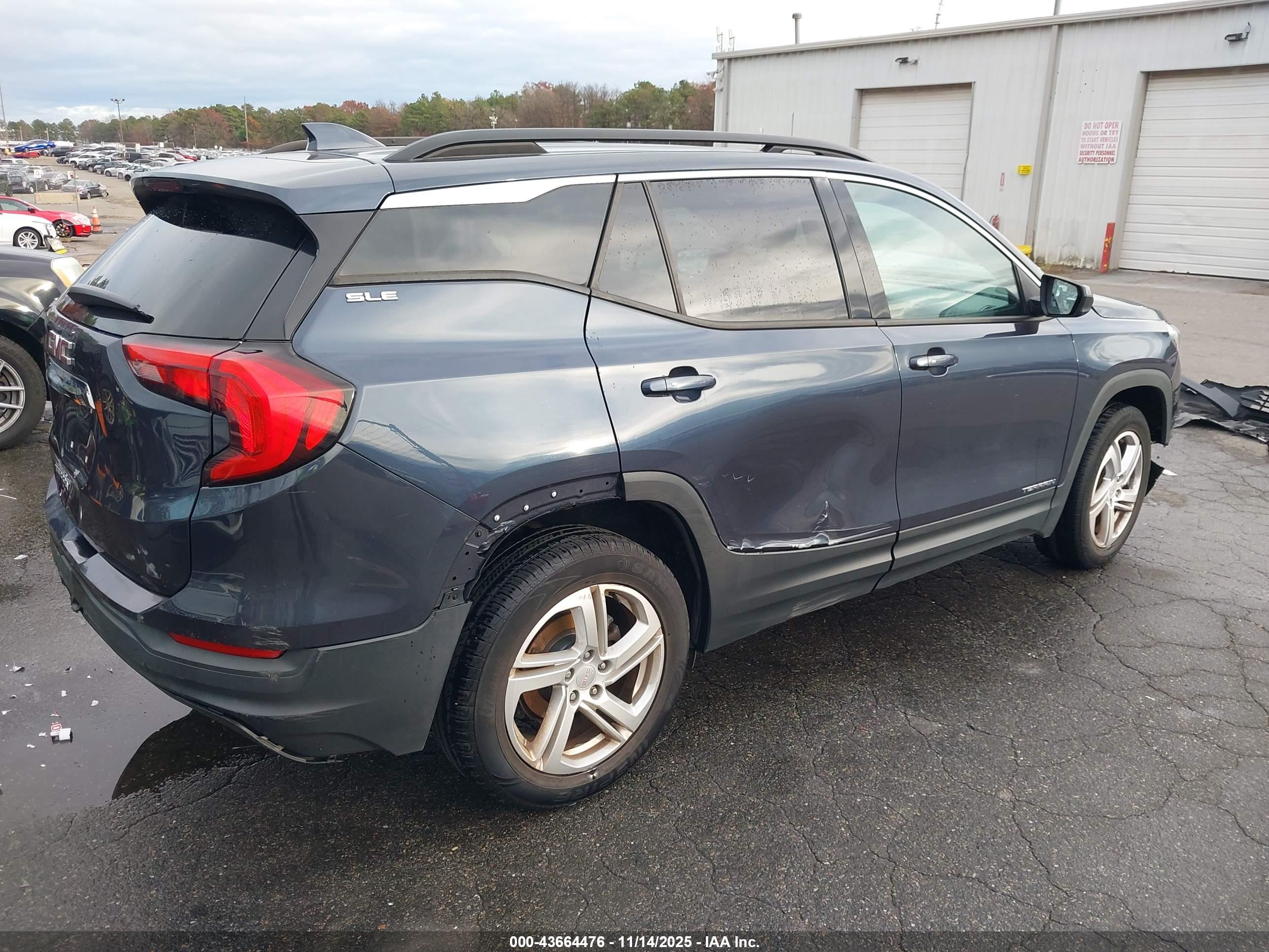 GMC TERRAIN image 4