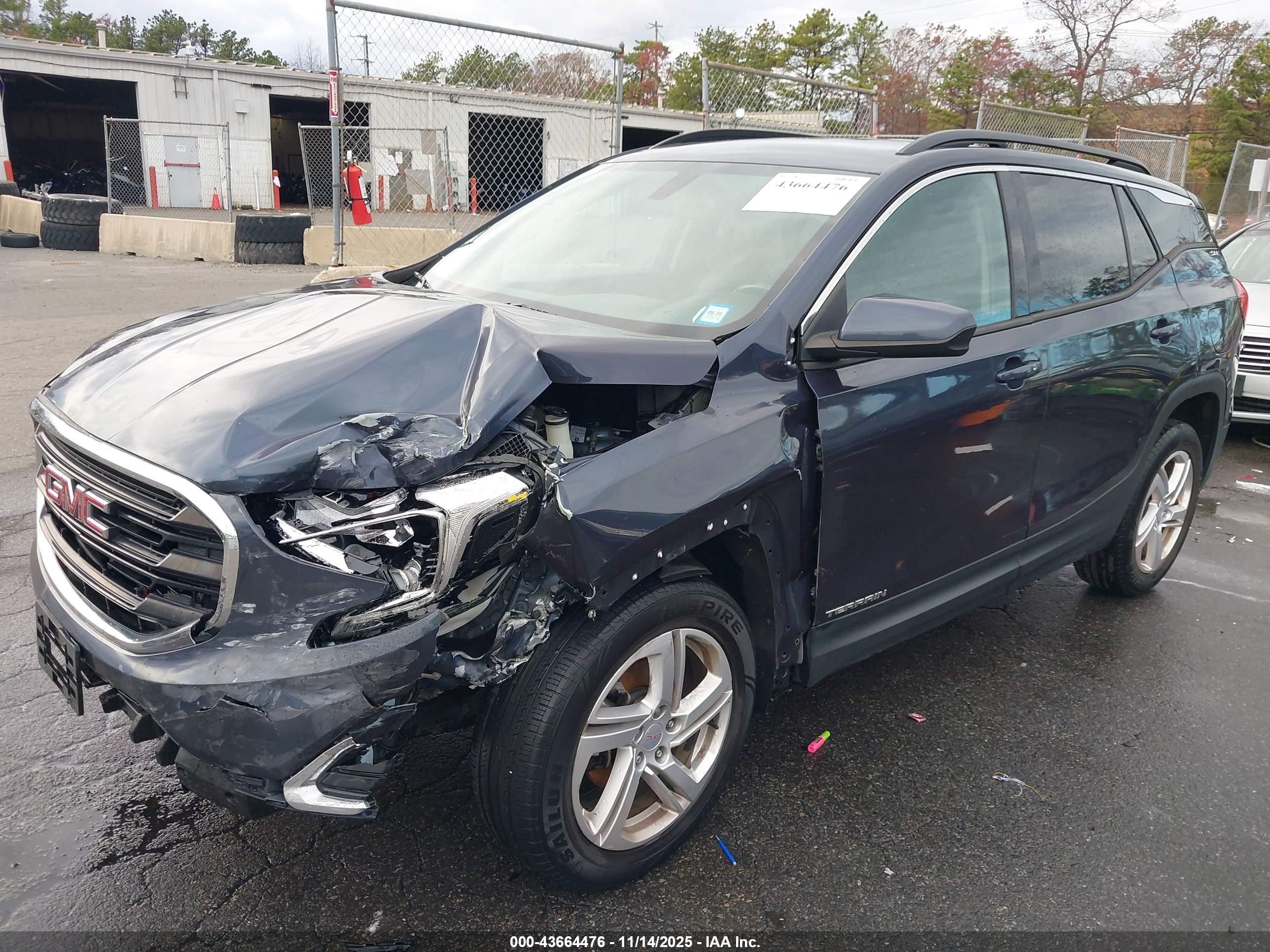 GMC TERRAIN image 6