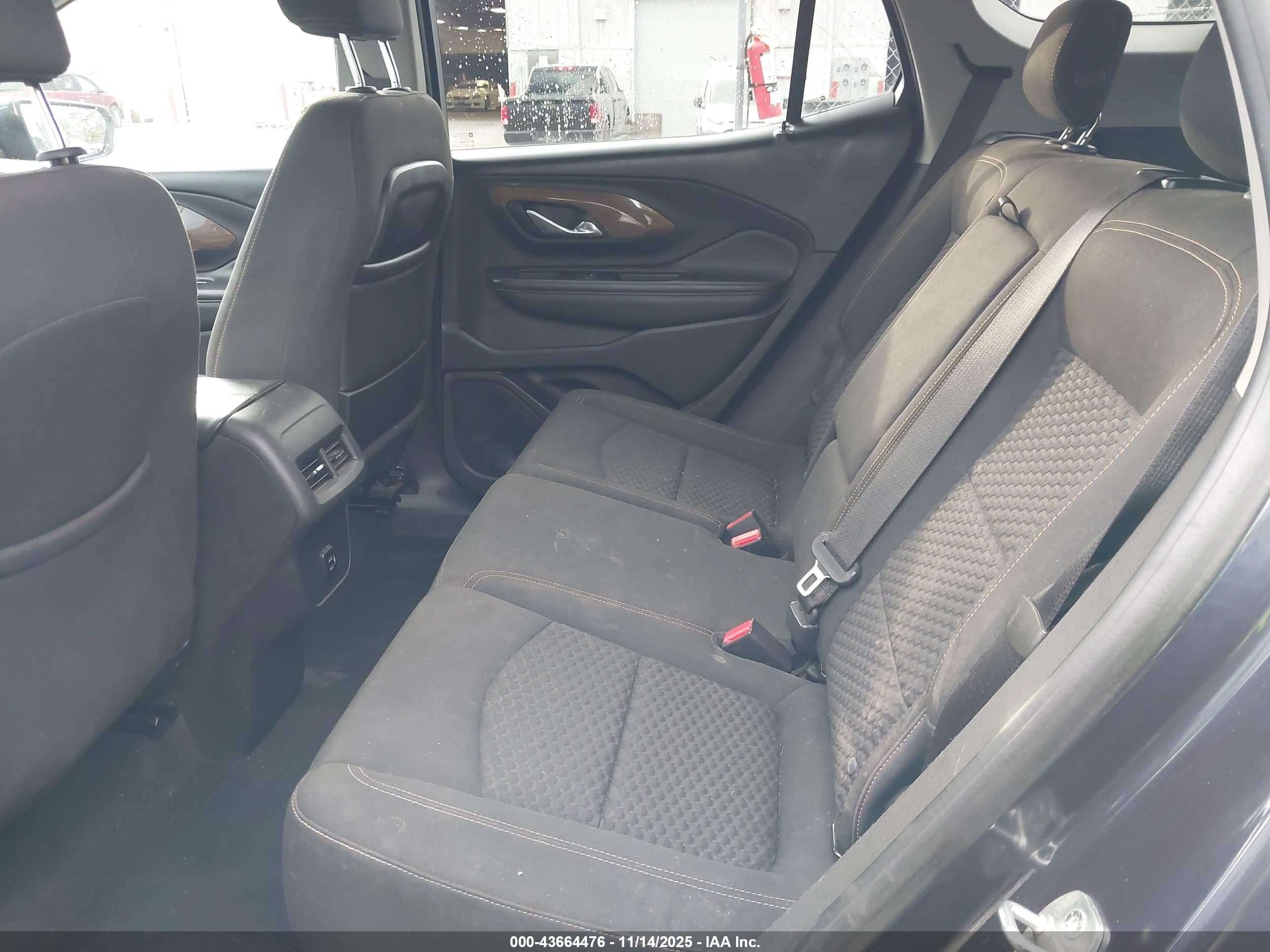GMC TERRAIN image 8