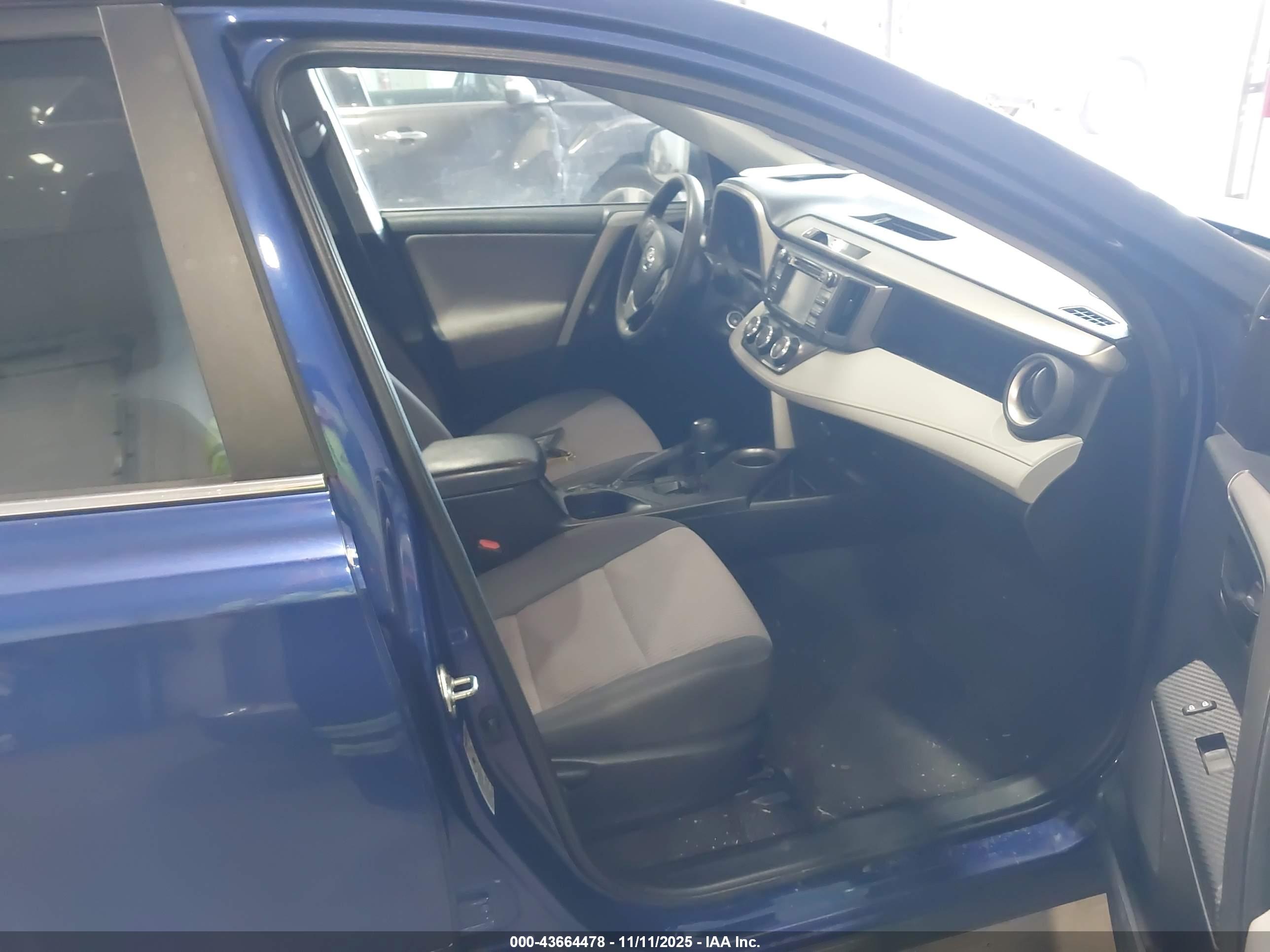 TOYOTA RAV4 image 5