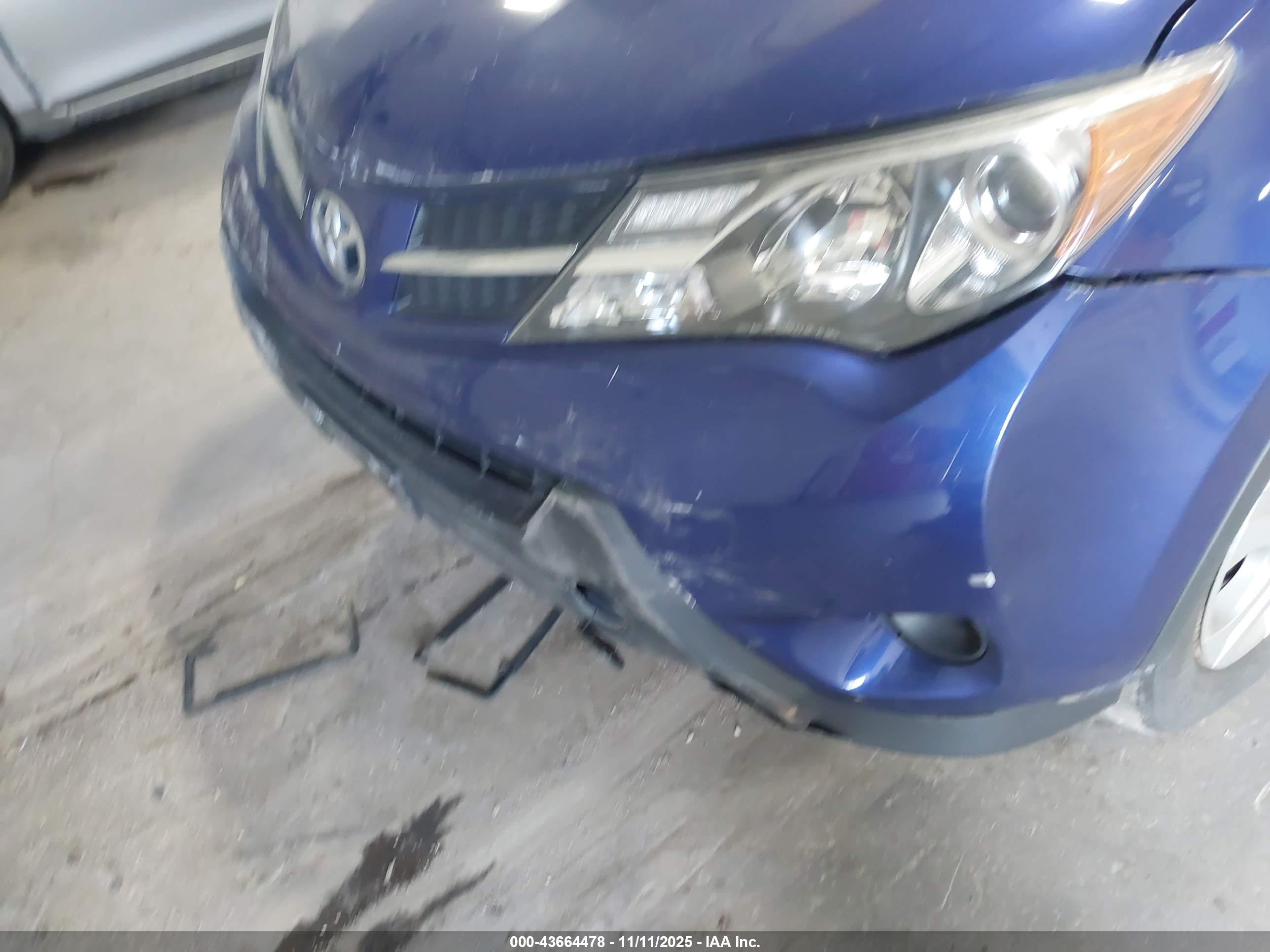 TOYOTA RAV4 image 6