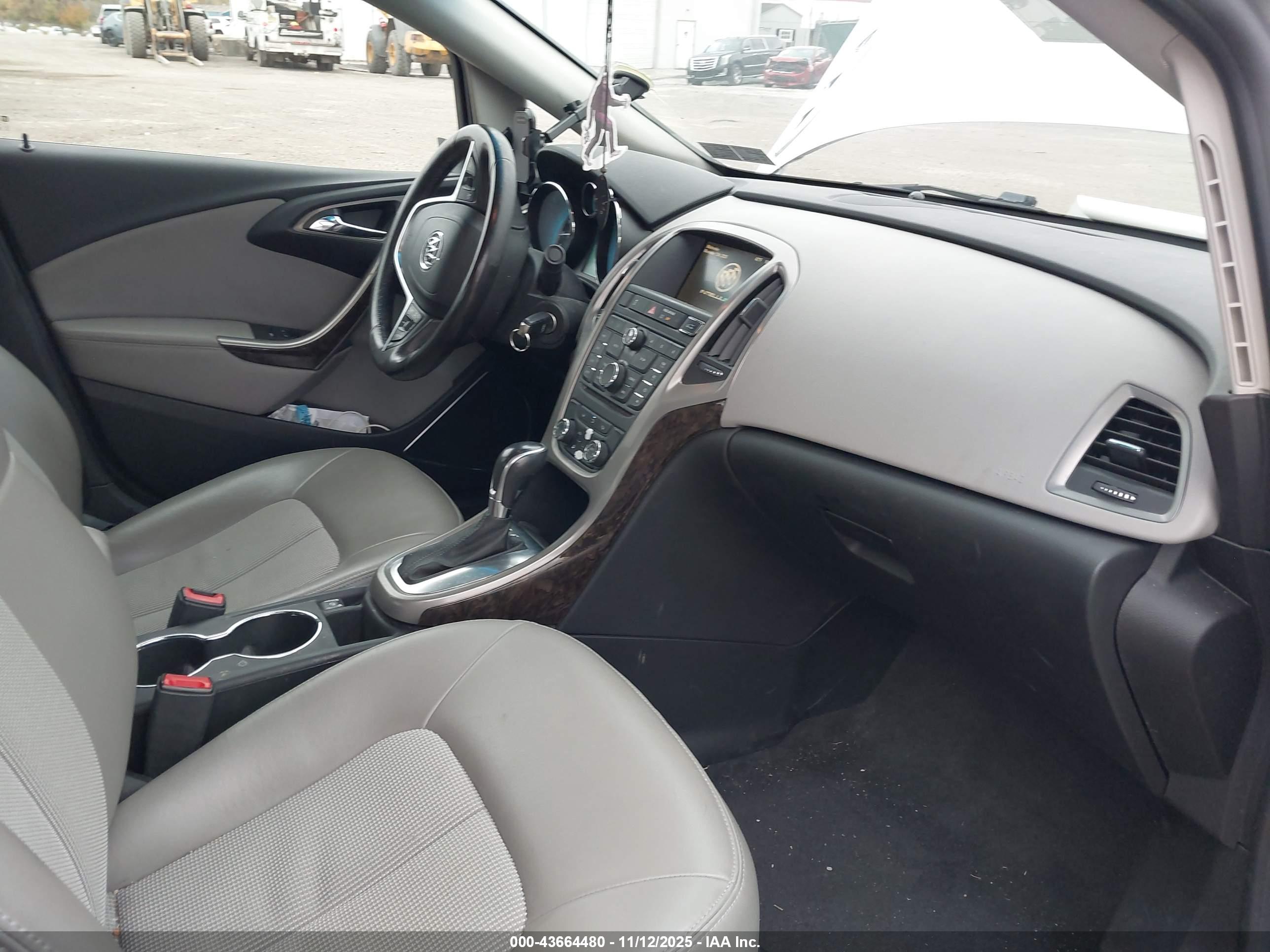BUICK VERANO image 5