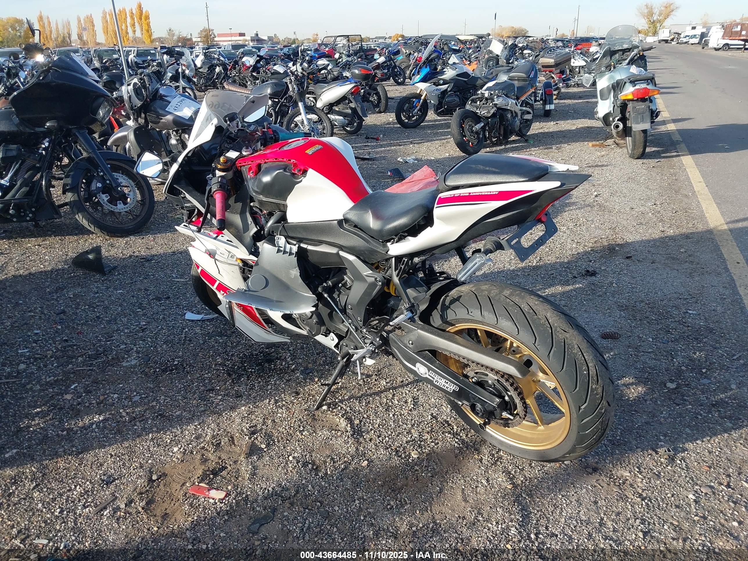 YAMAHA YZFR7 image 3