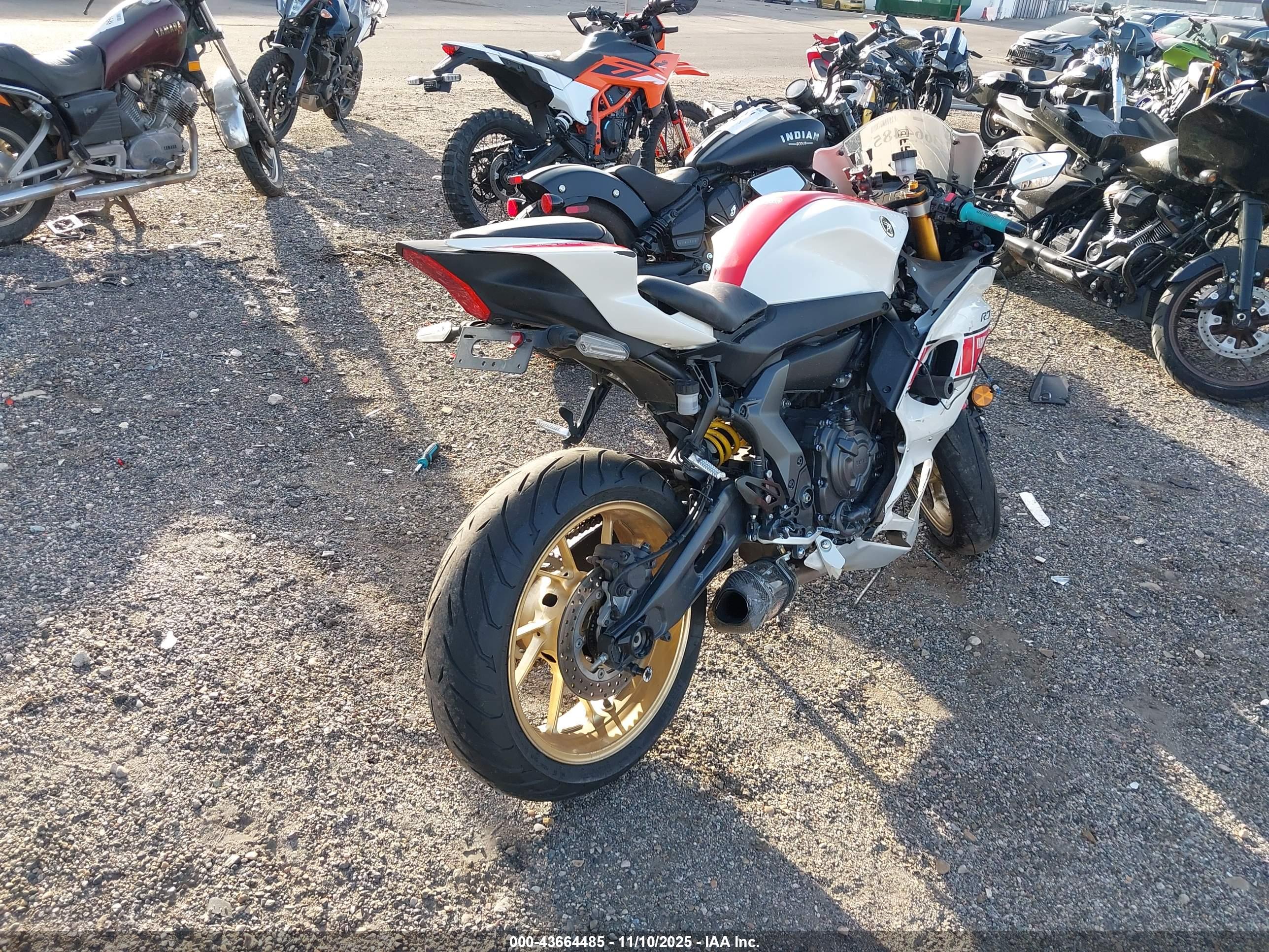 YAMAHA YZFR7 image 4