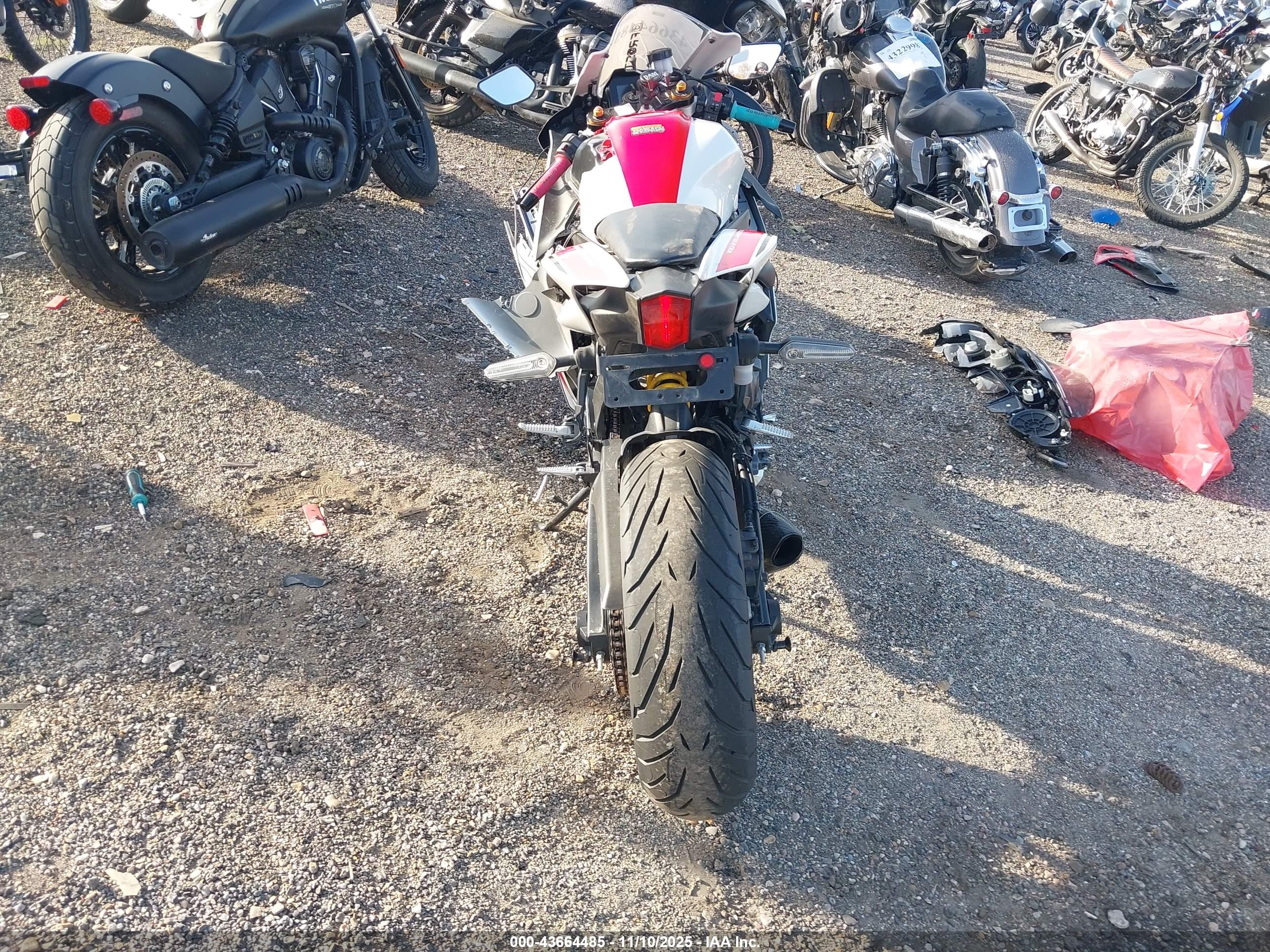 YAMAHA YZFR7 image 6