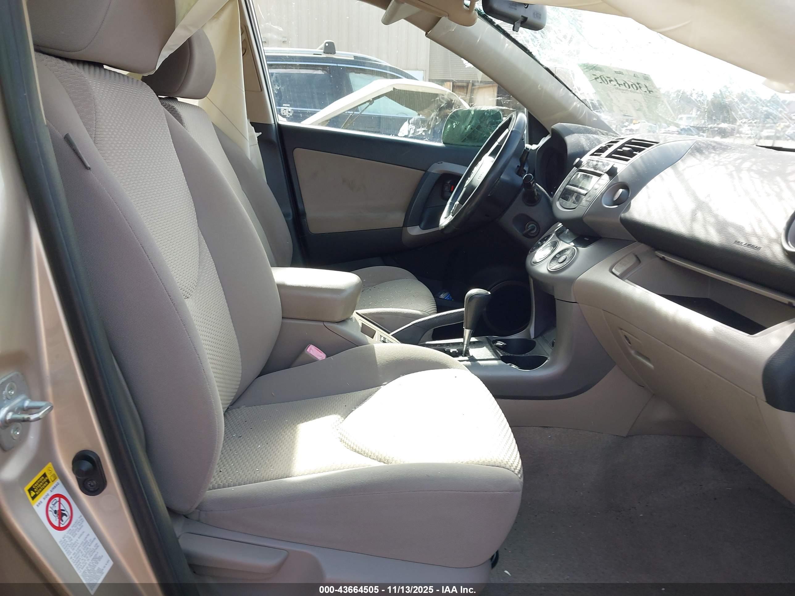 TOYOTA RAV4 image 5