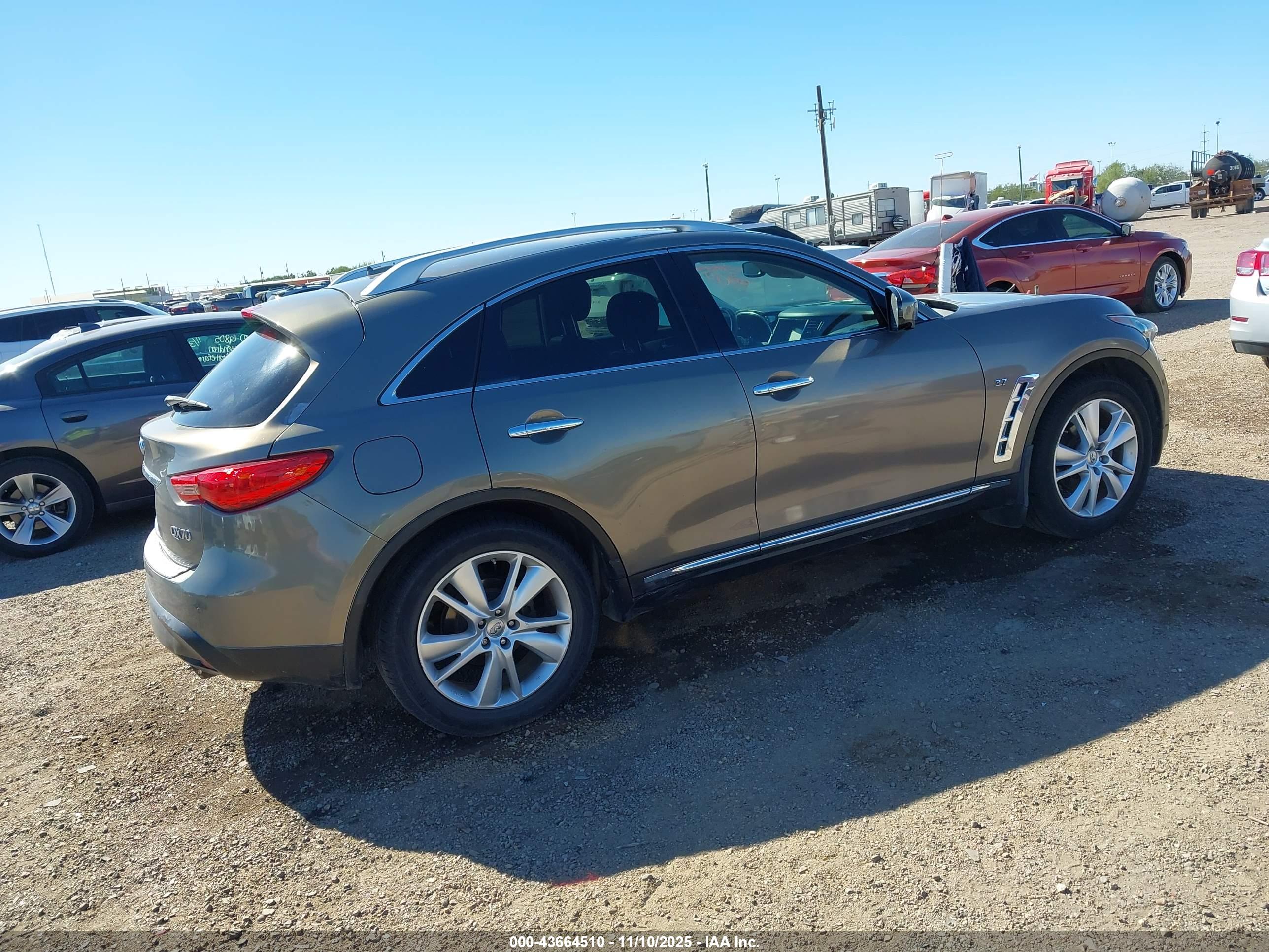 INFINITI QX70 image 4