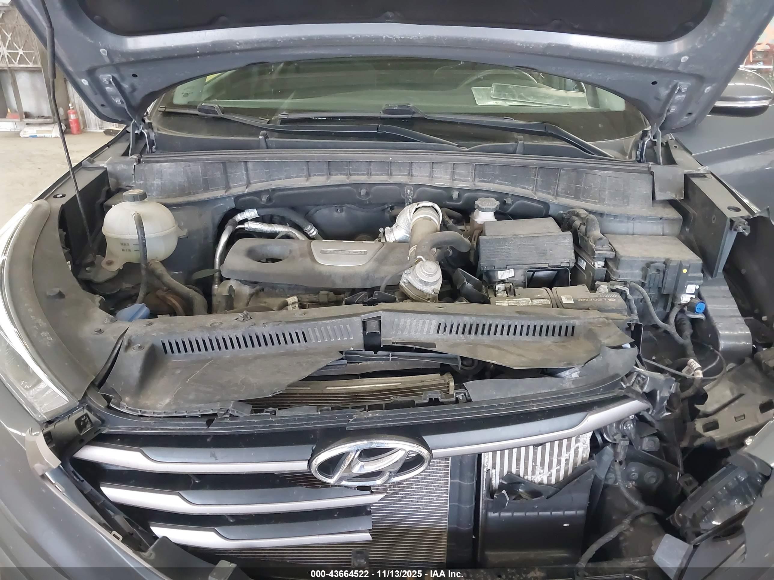 HYUNDAI TUCSON image 10