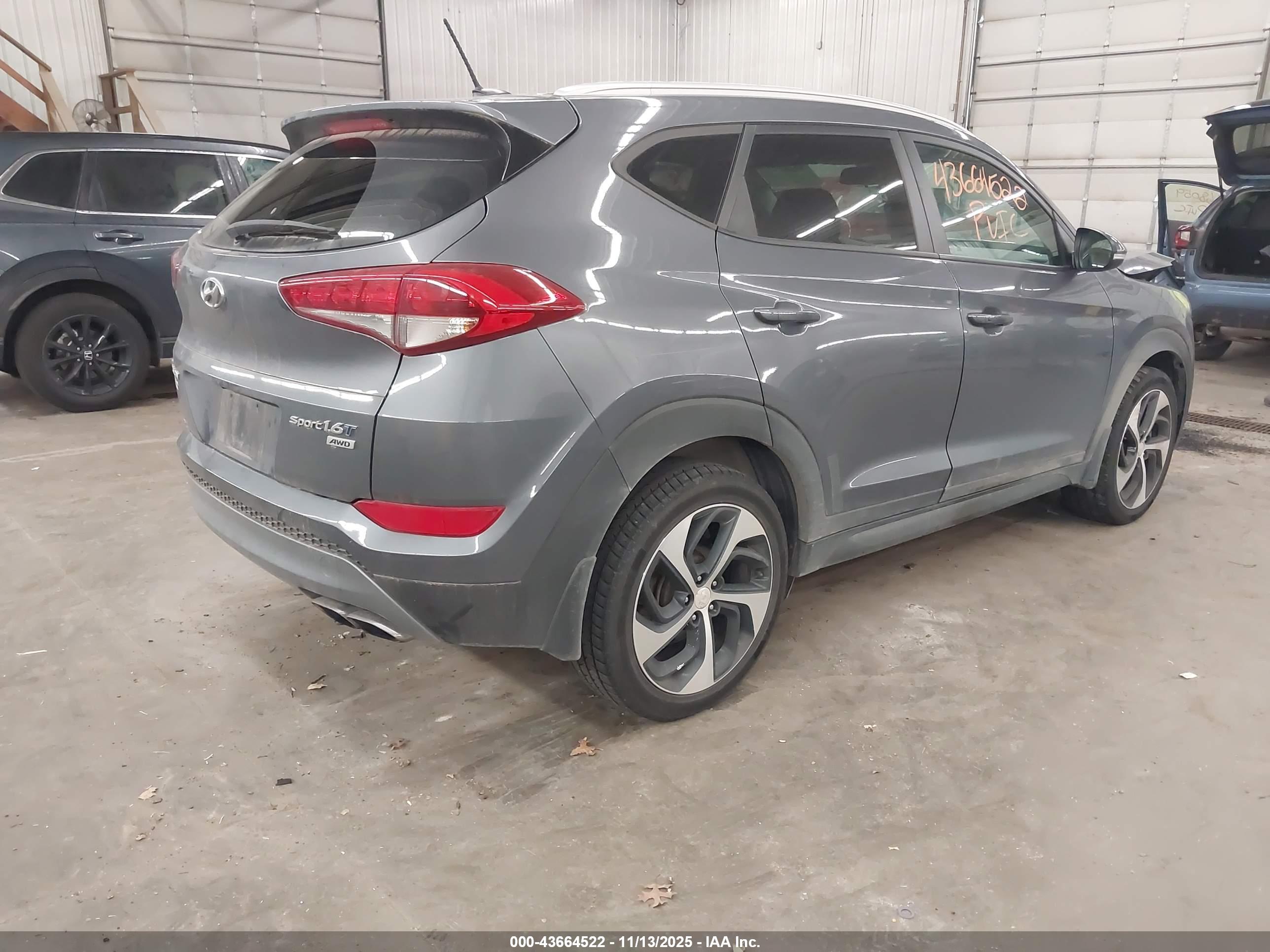 HYUNDAI TUCSON image 4