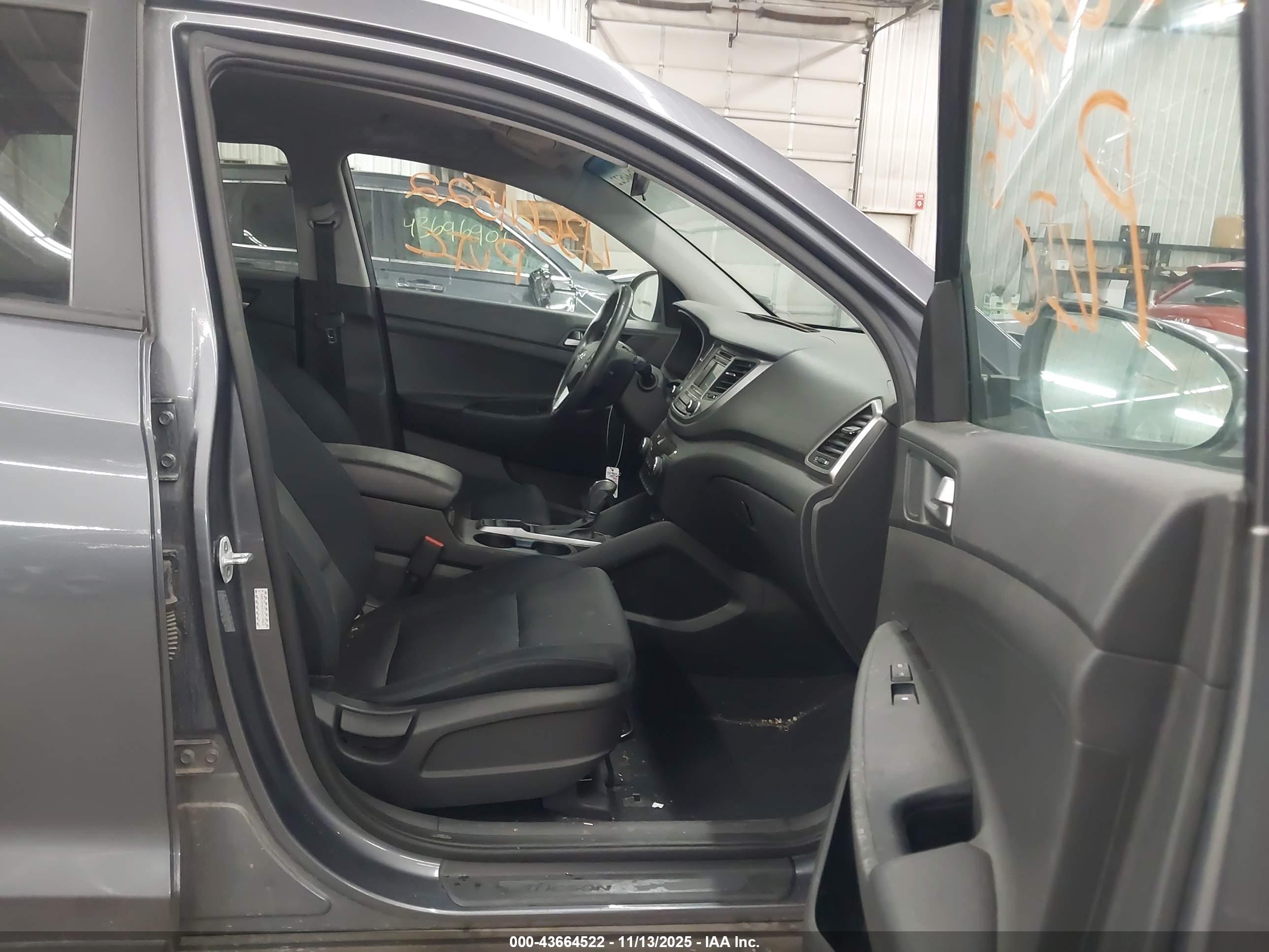 HYUNDAI TUCSON image 5