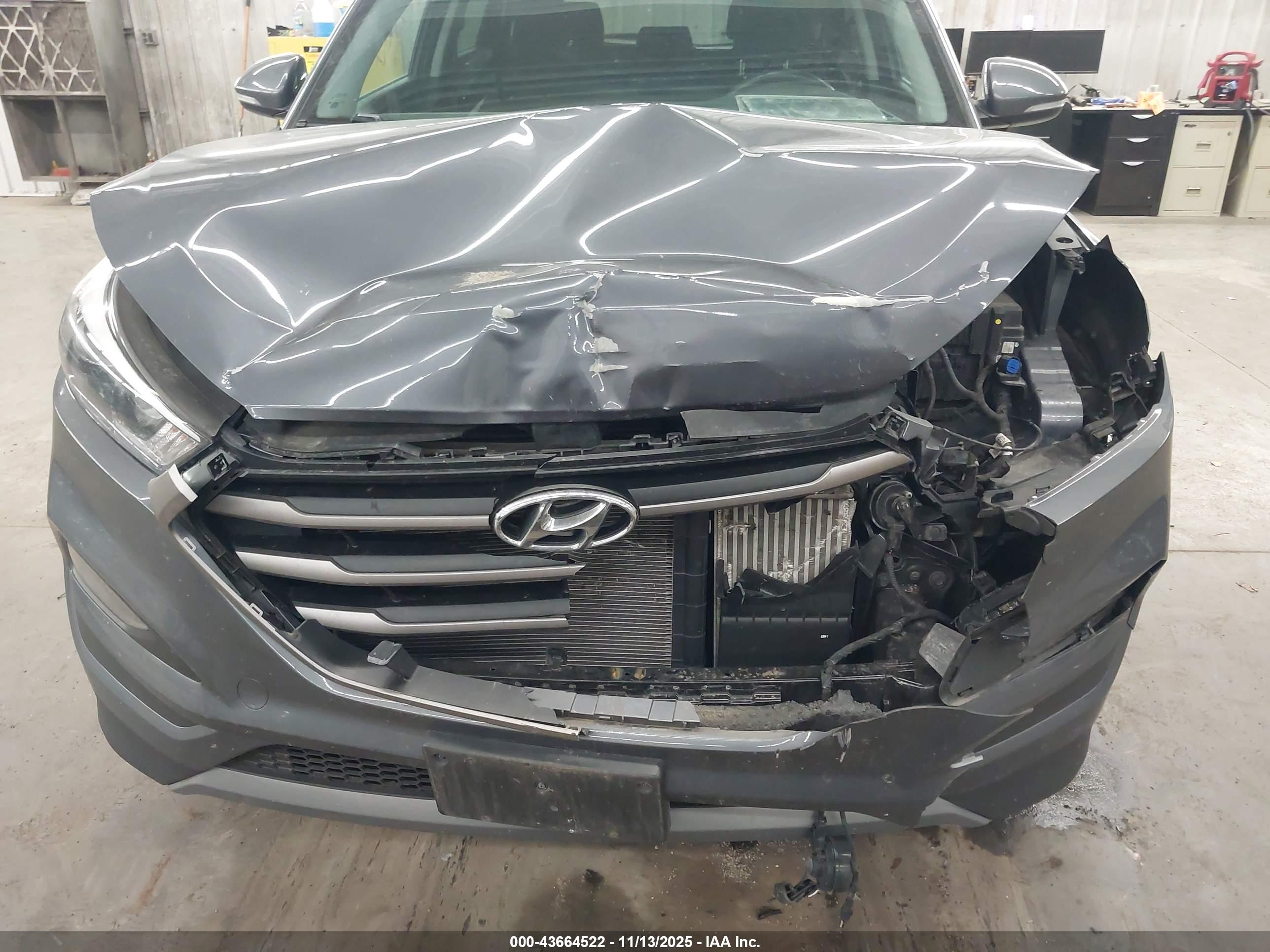 HYUNDAI TUCSON image 6
