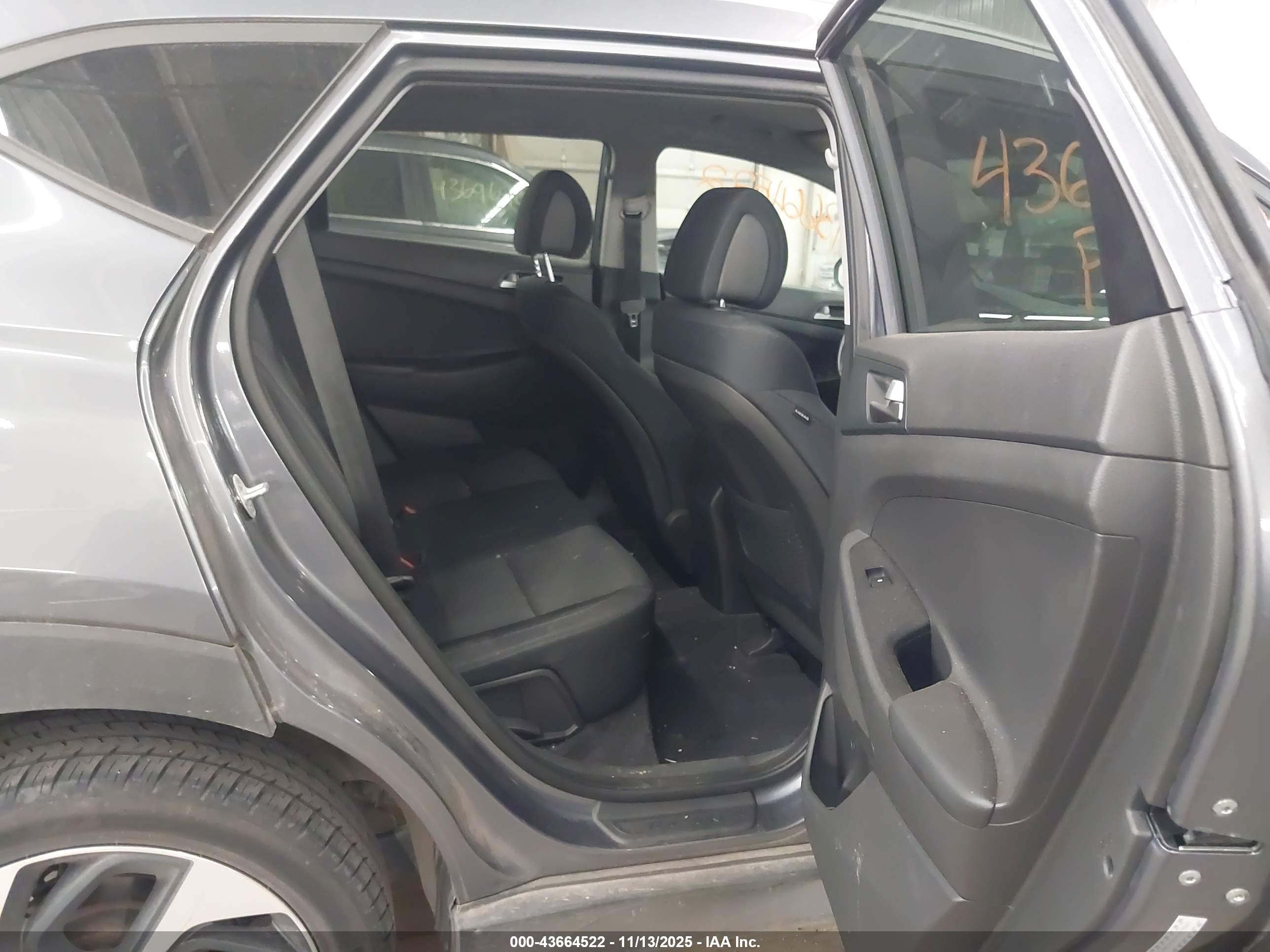 HYUNDAI TUCSON image 8