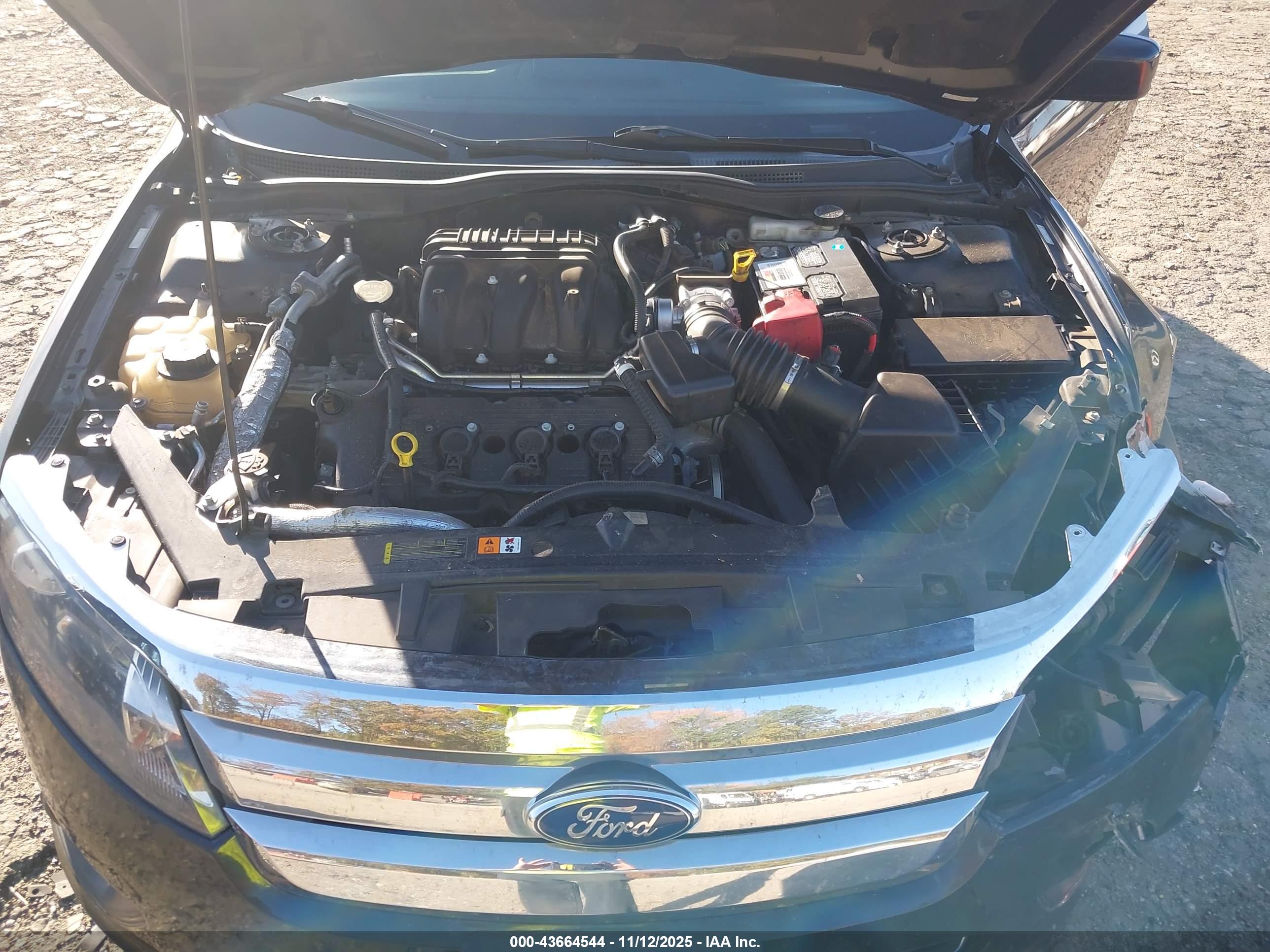 FORD FUSION image 10