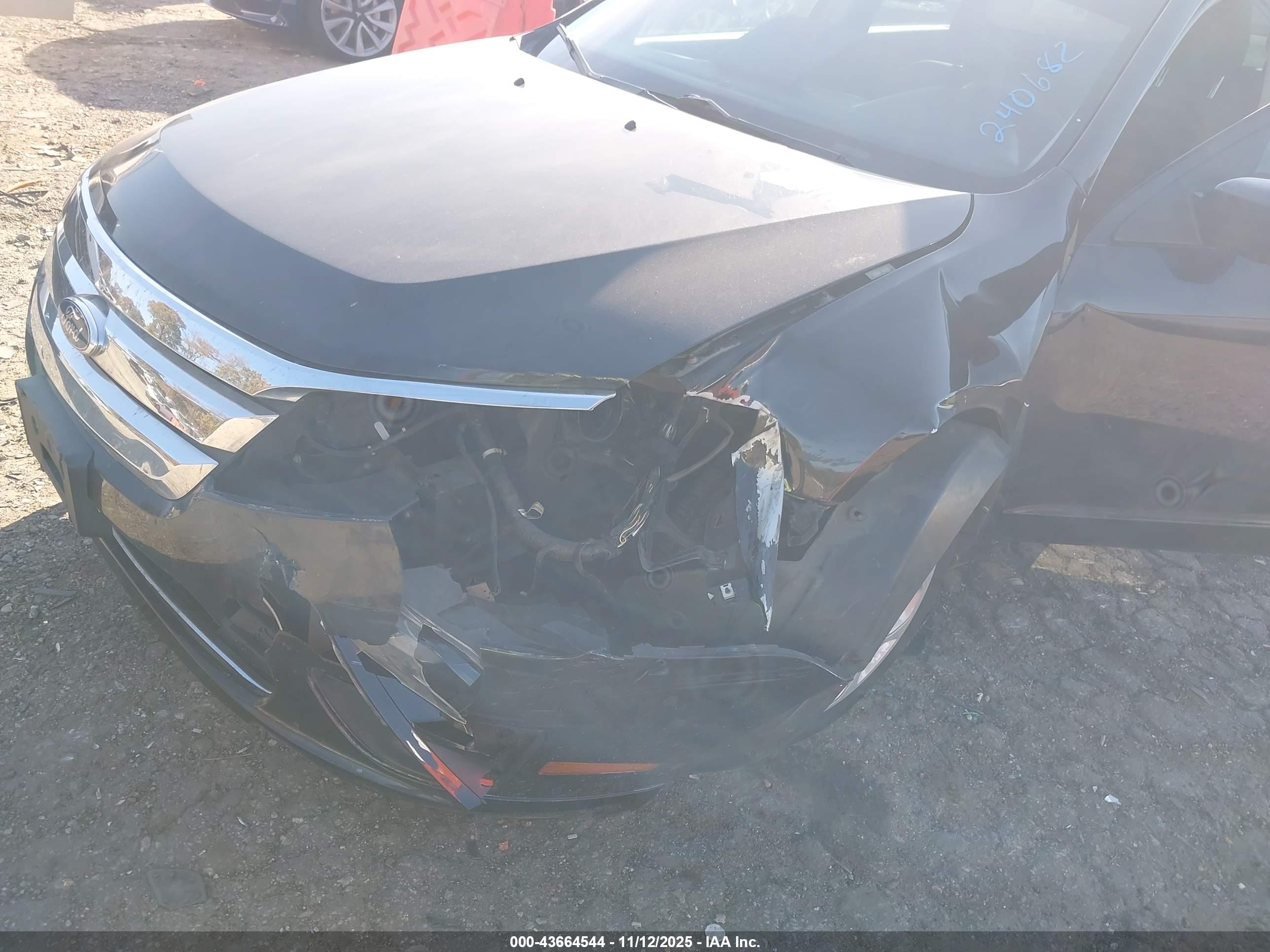 FORD FUSION image 6