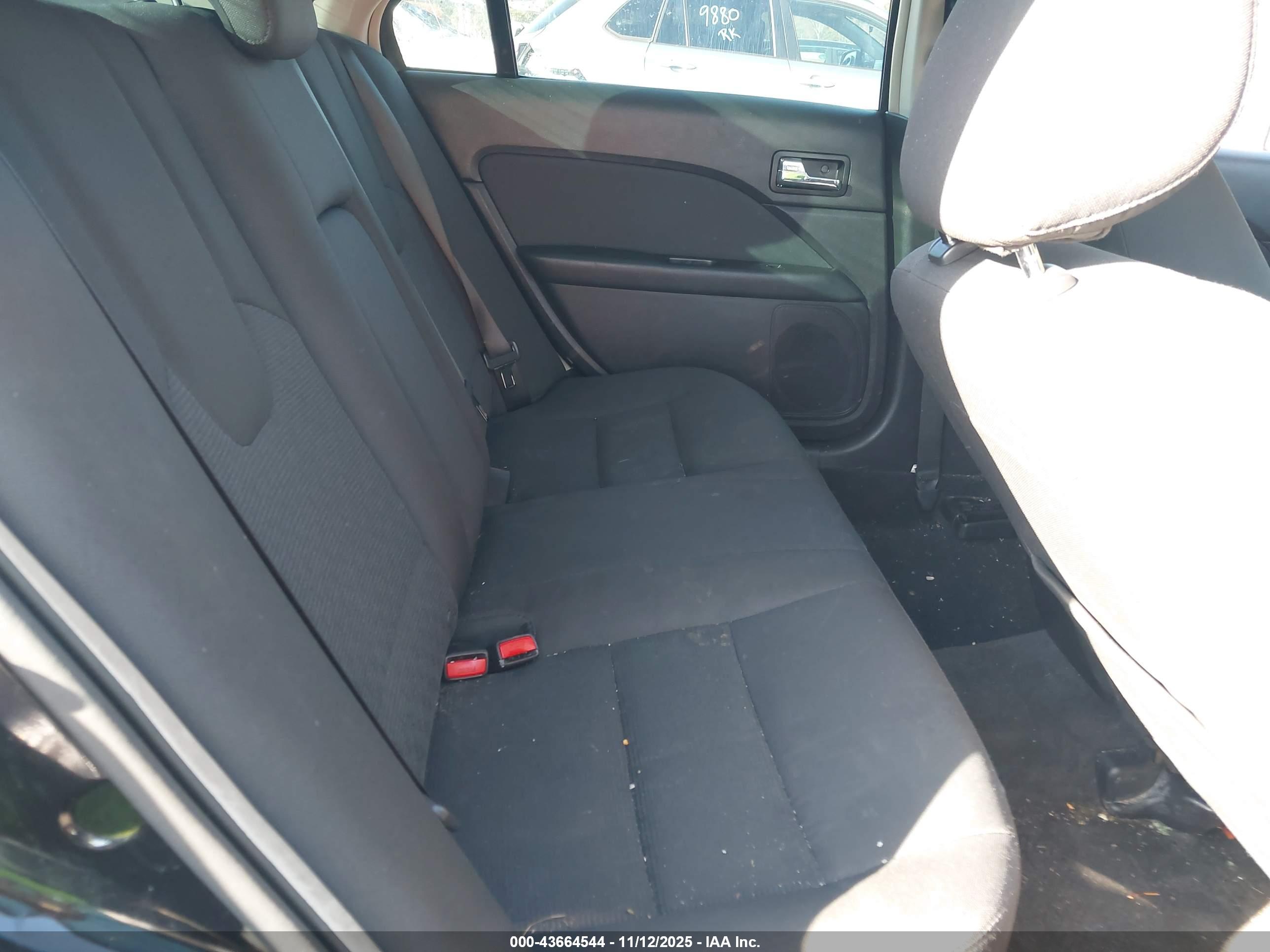 FORD FUSION image 8