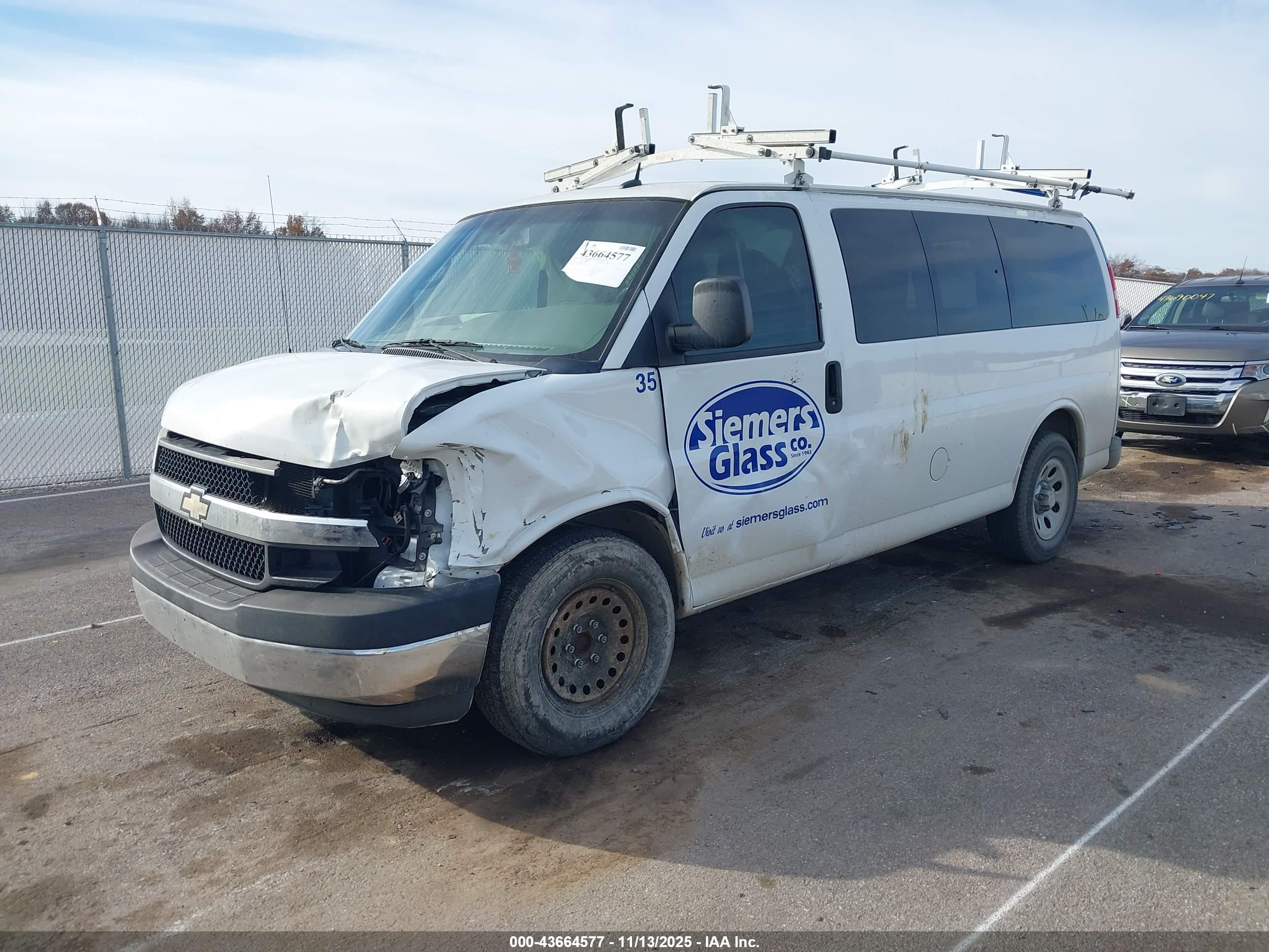 CHEVROLET EXPRESS image 2