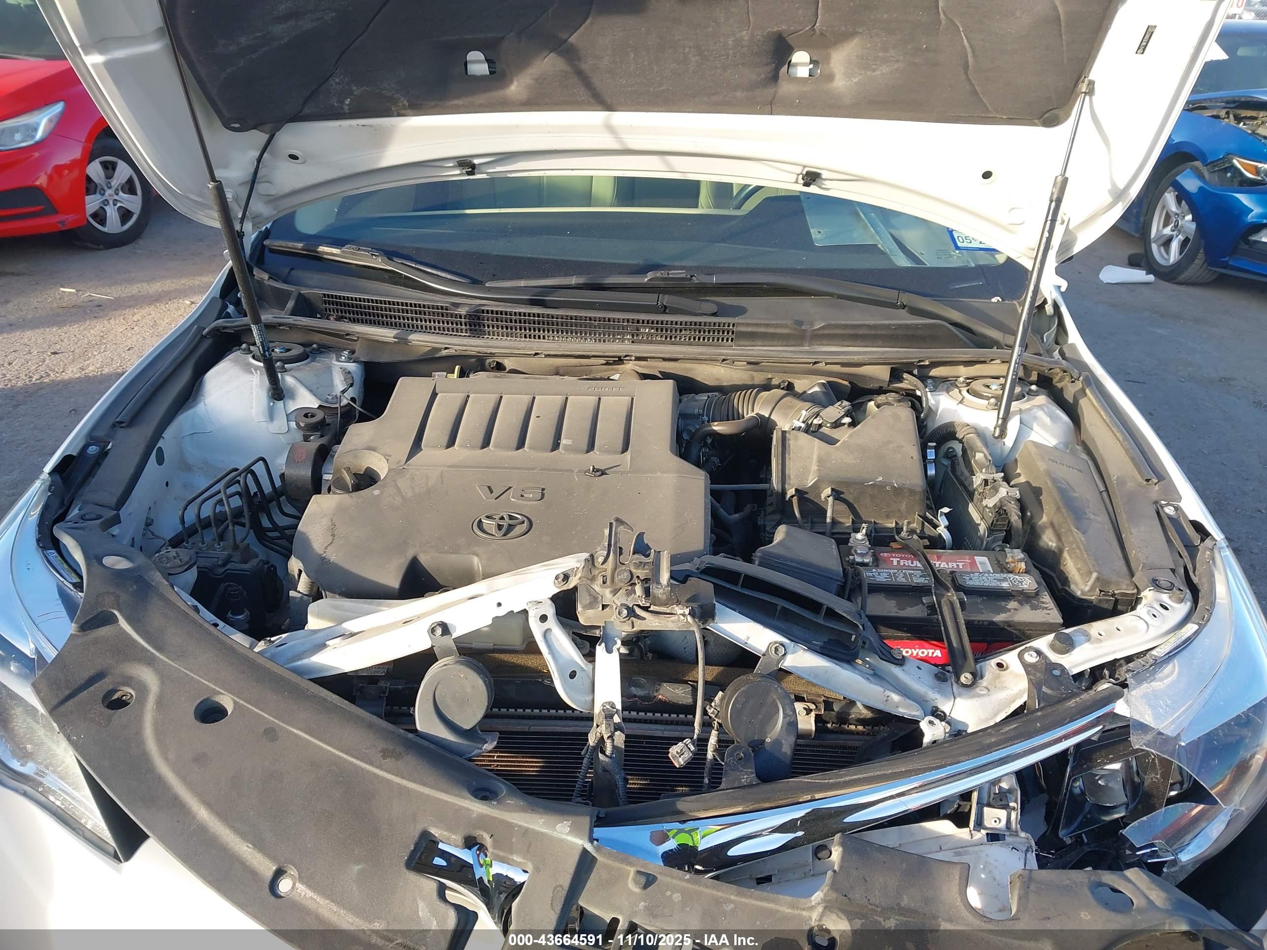 TOYOTA AVALON image 10