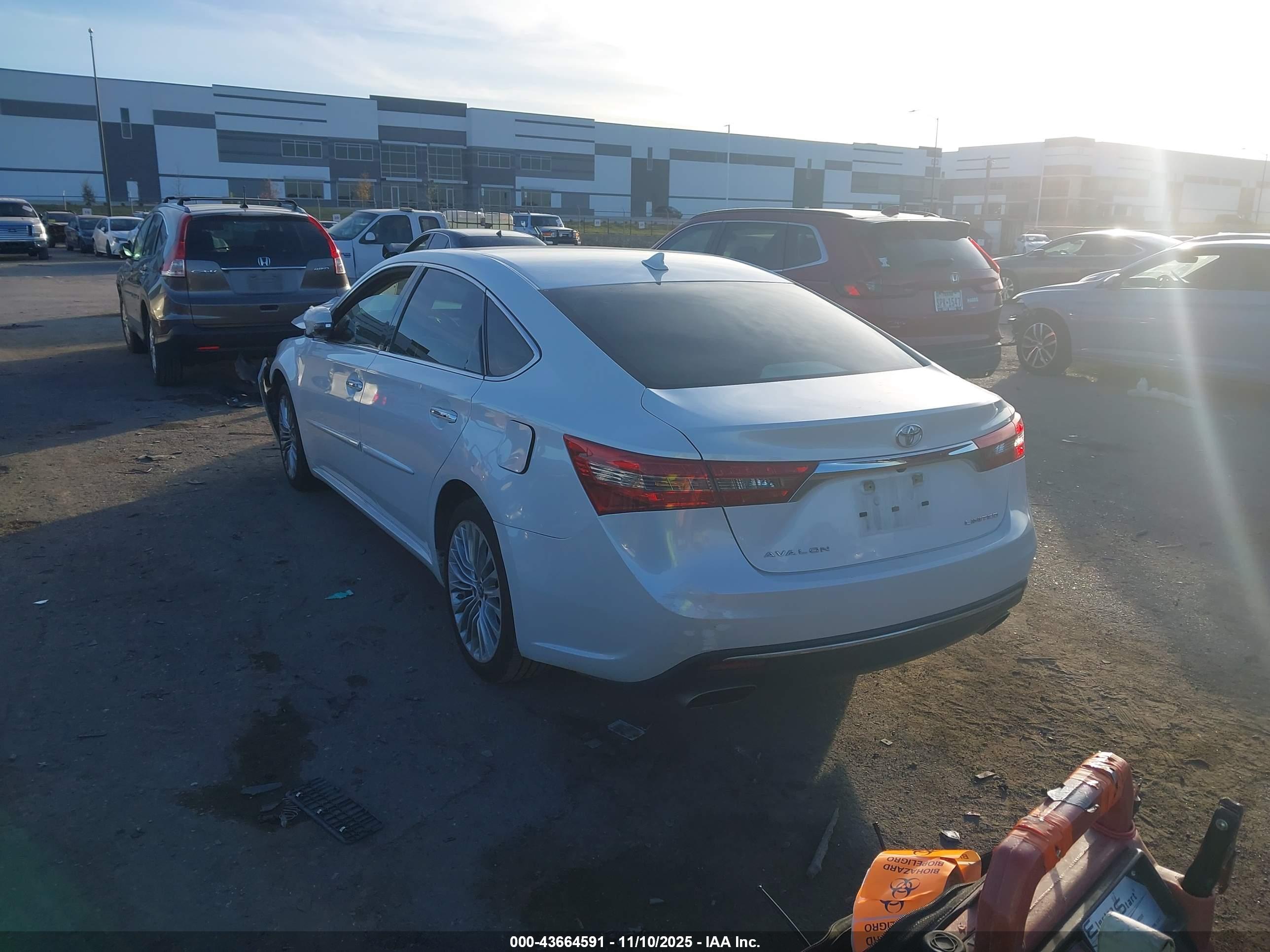 TOYOTA AVALON image 3