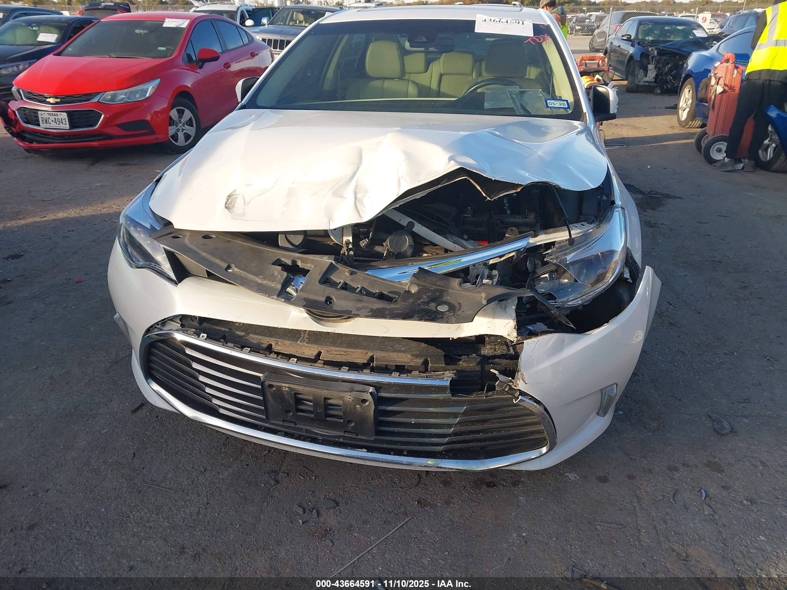 TOYOTA AVALON image 6