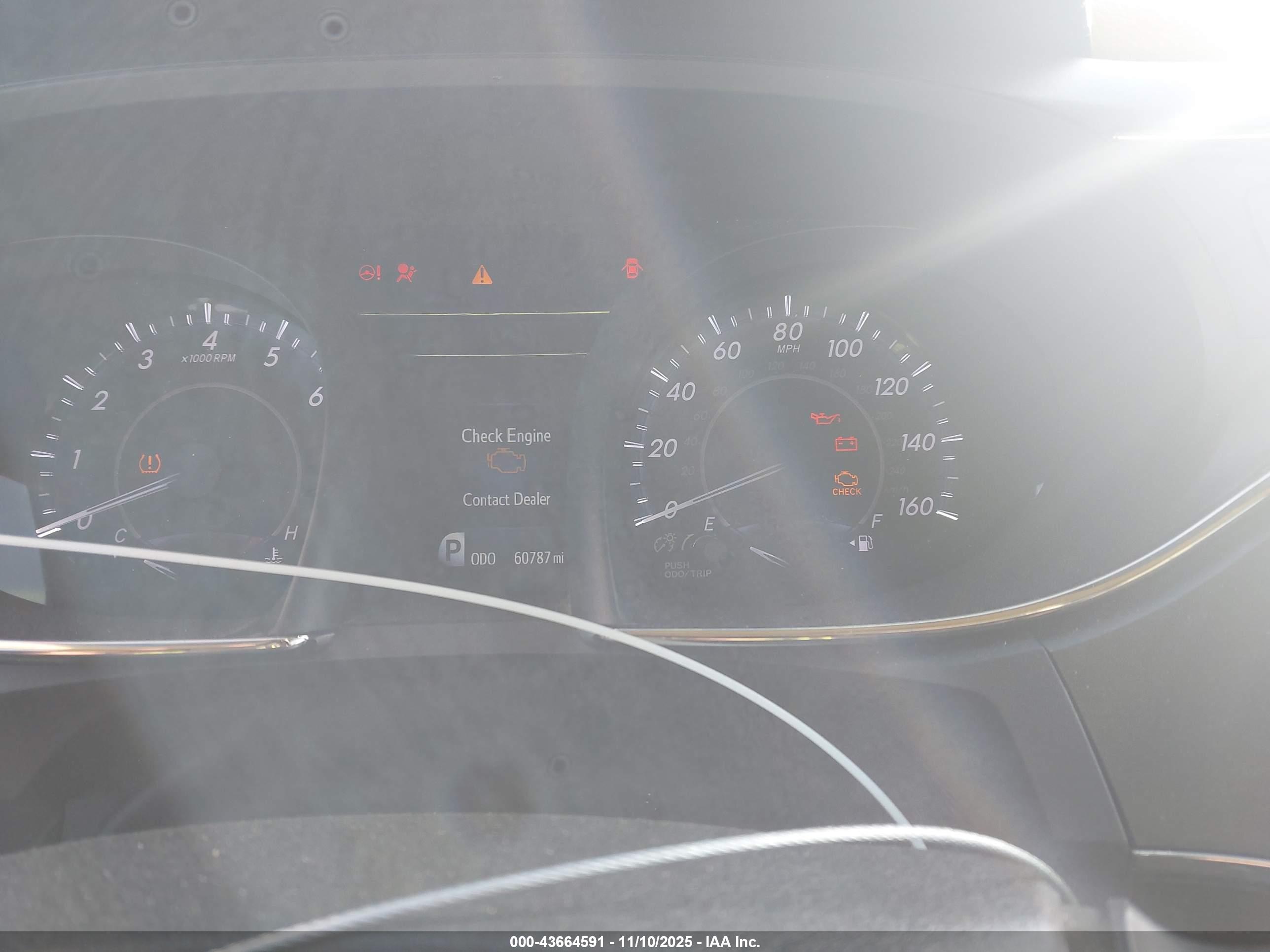 TOYOTA AVALON image 7