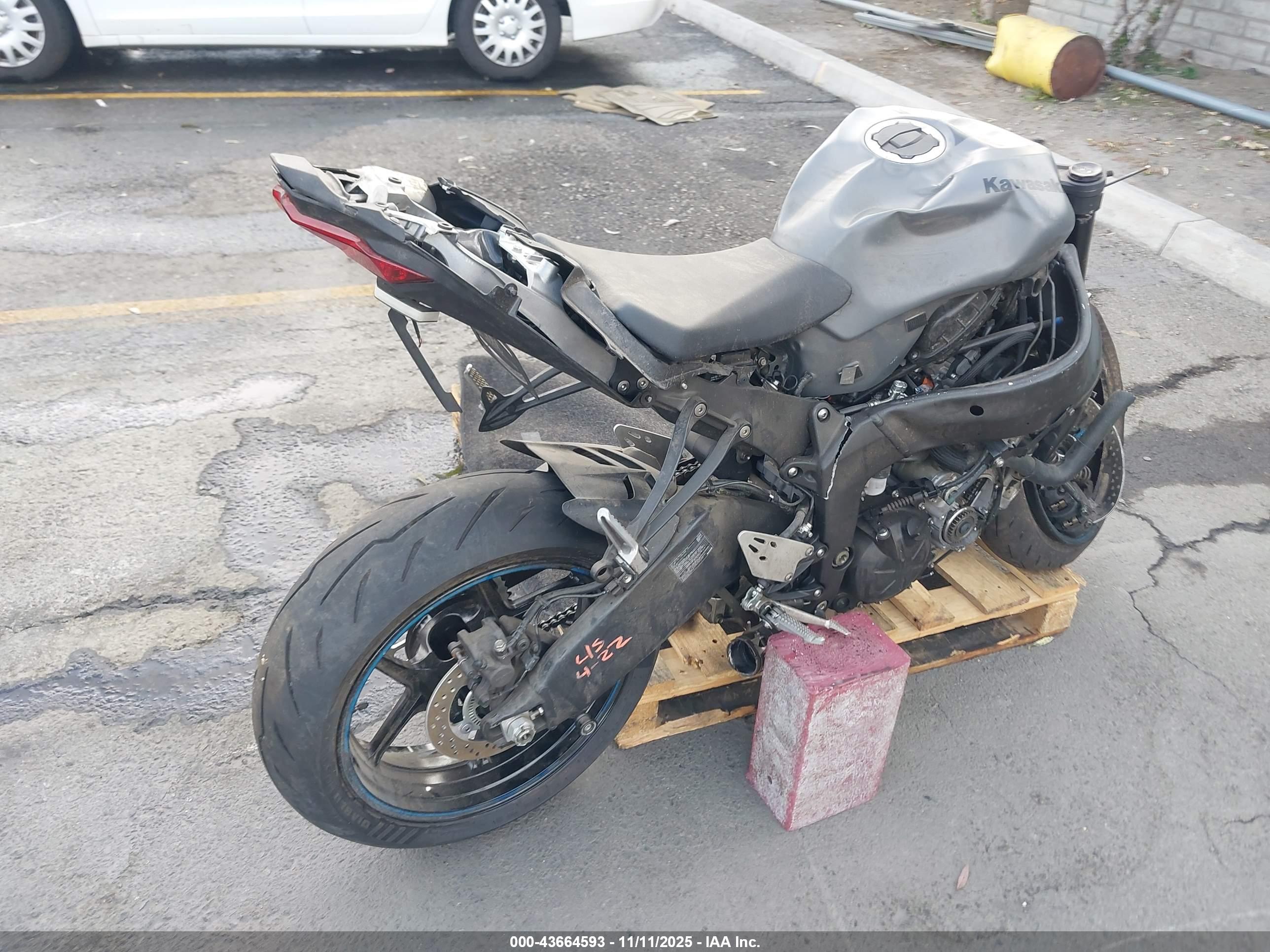 KAWASAKI ZX636 image 4
